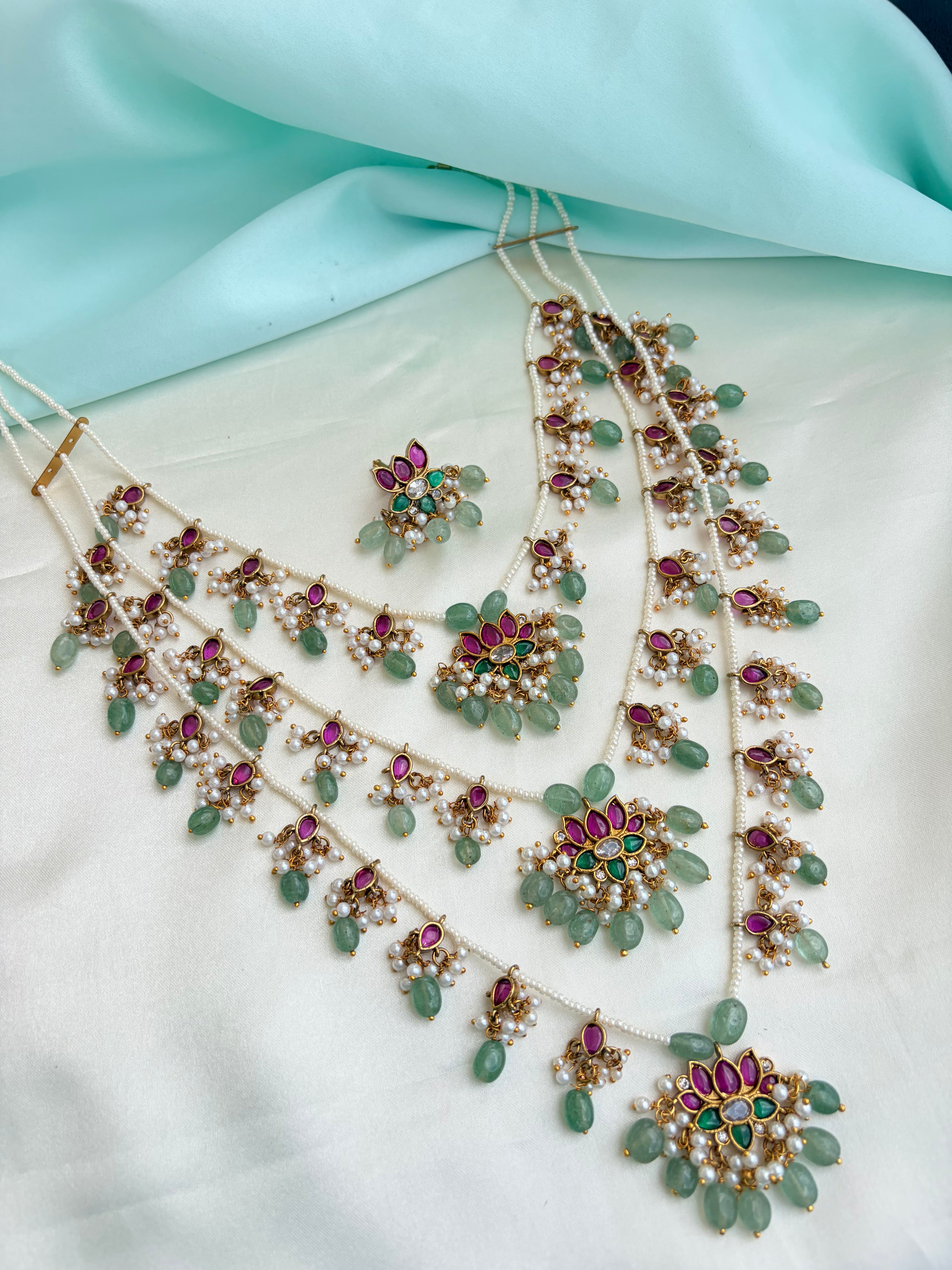 Three-layer Pearl Necklace with Ruby & Green Stone Pendants Ns310