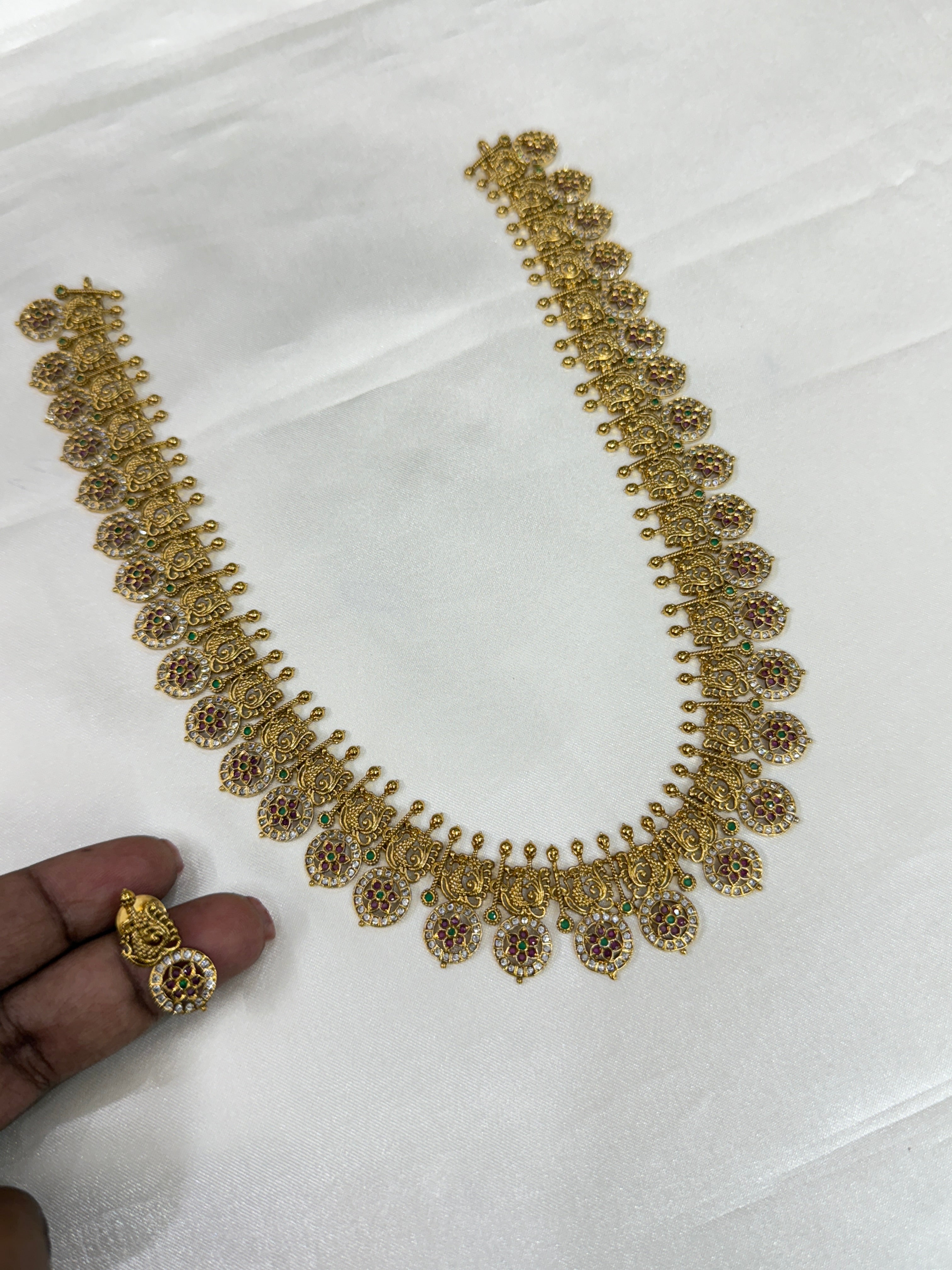 Lh554 peacock bottu mala haram