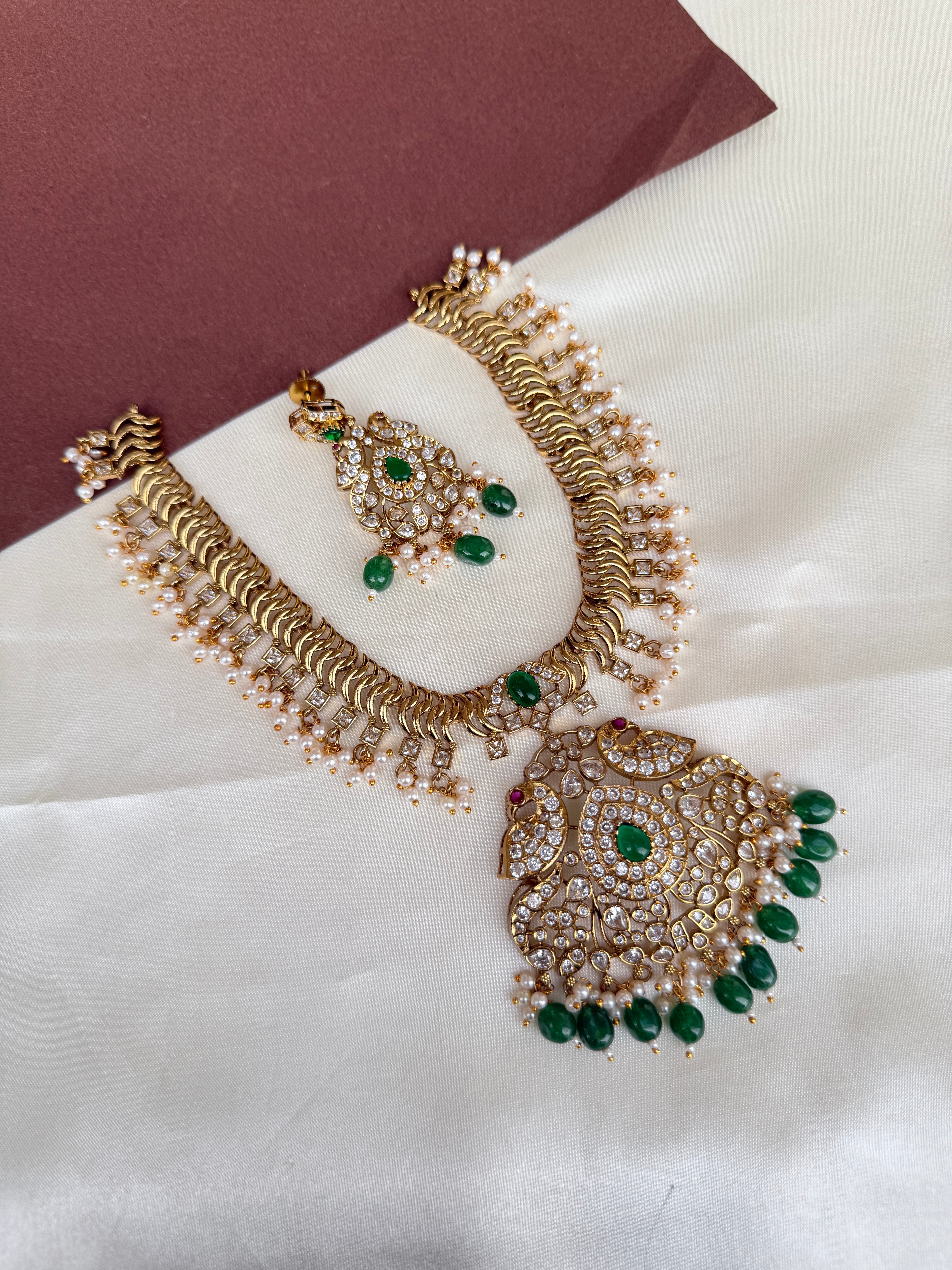 Ns515 uncuts emerald jalebi neckset