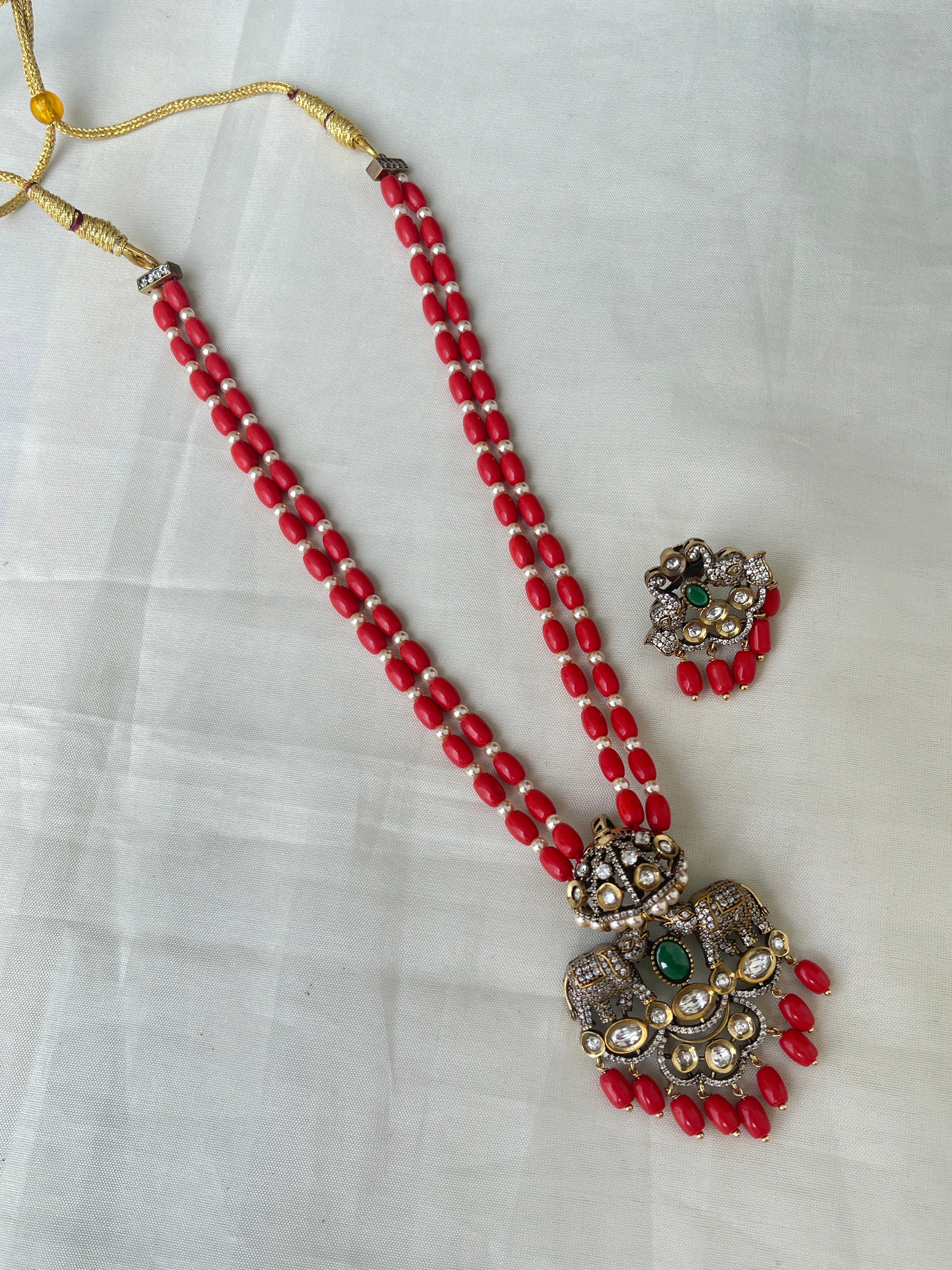 Ns1516 2 lines coral beads with victorian pendant