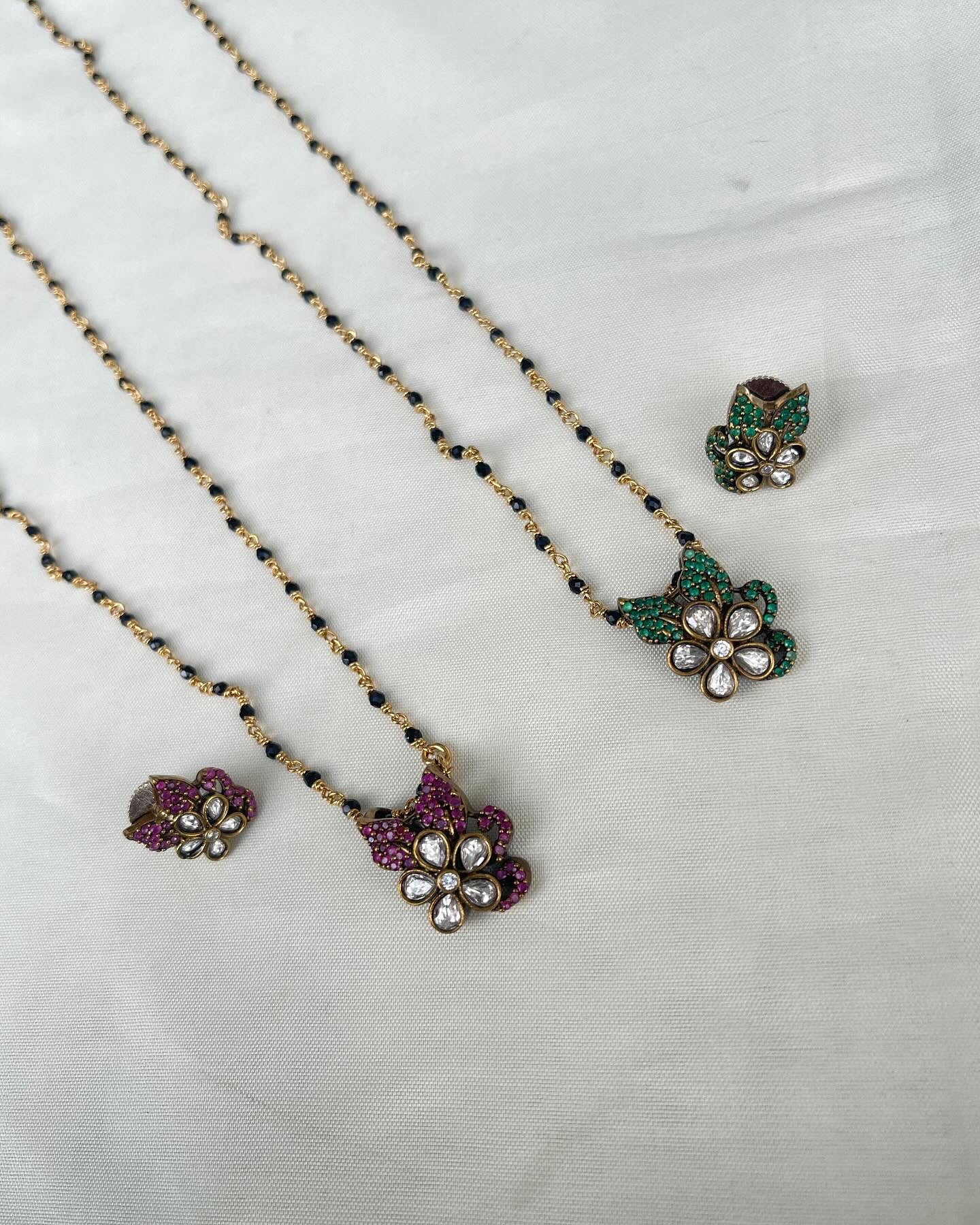 Single line blackbeads with two leaf pendant and earrings bb1706