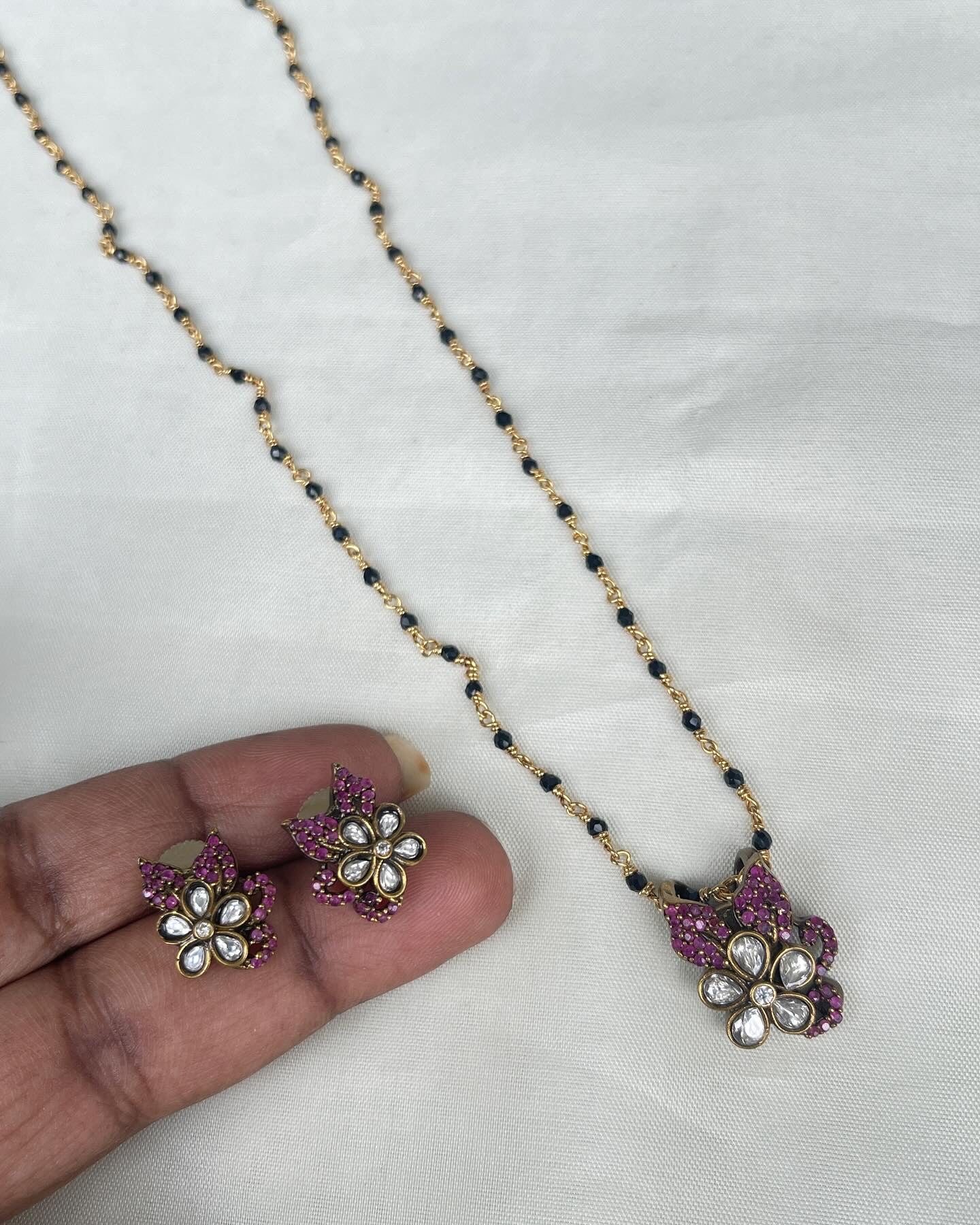 Single line blackbeads with two leaf pendant and earrings bb1706