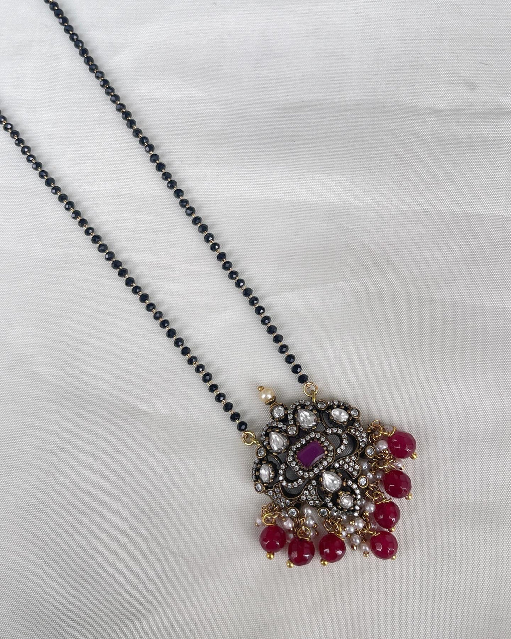 Single line blackbeads with Victorian pendant bb1708