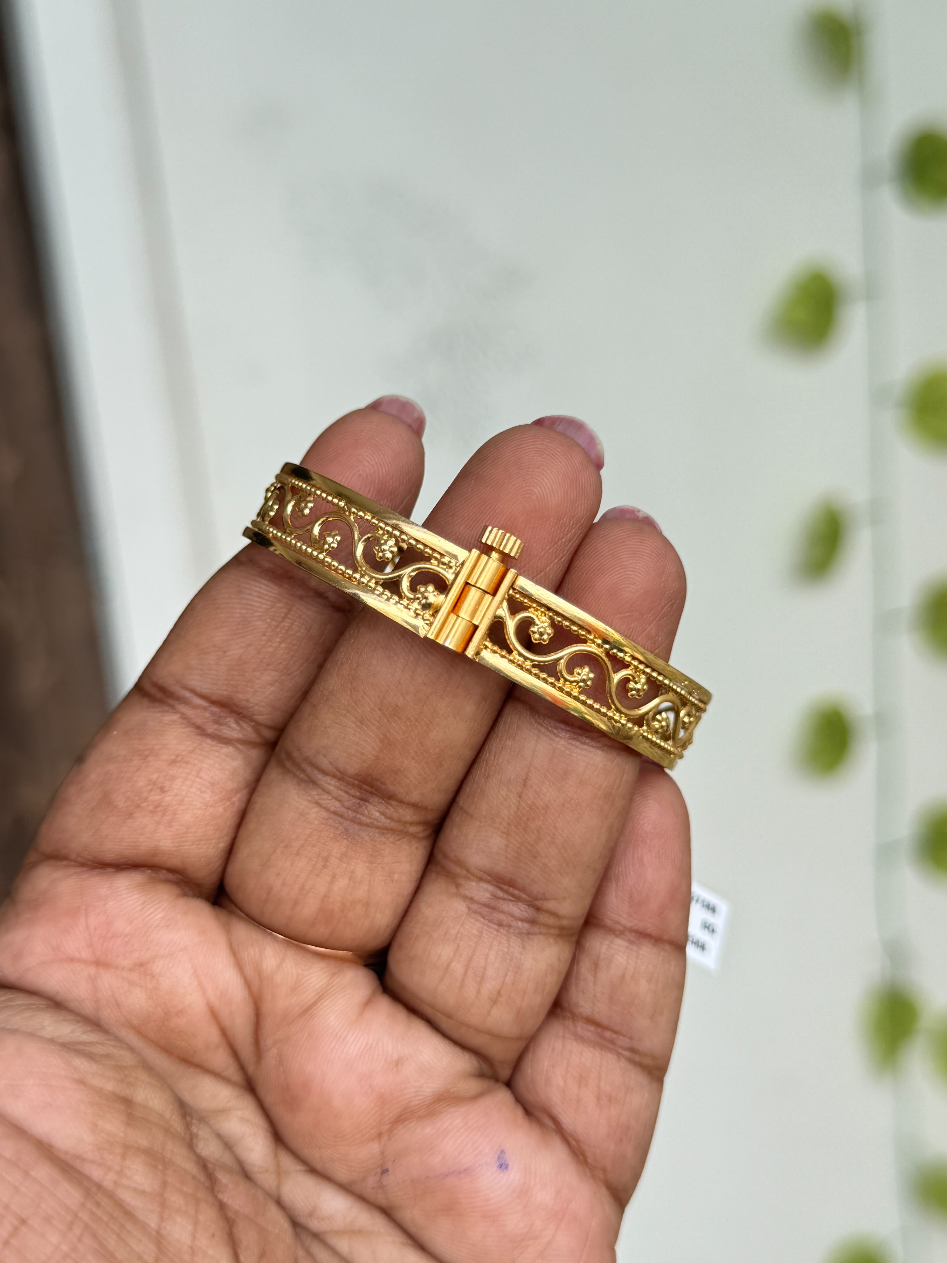Kd066 Micropolish Openable Screw type kids Bangles