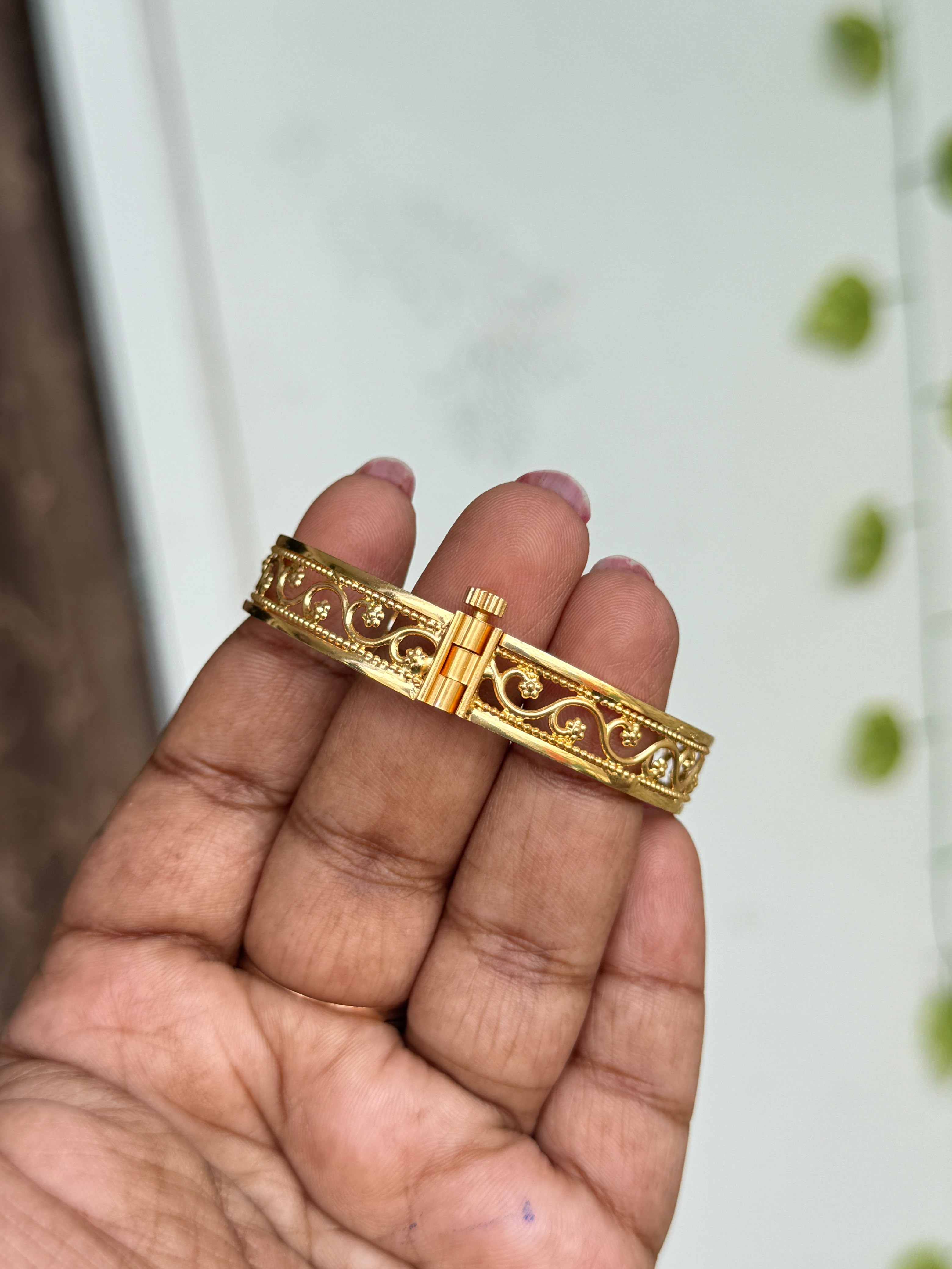 Kd066 Micropolish Openable Screw type kids Bangles