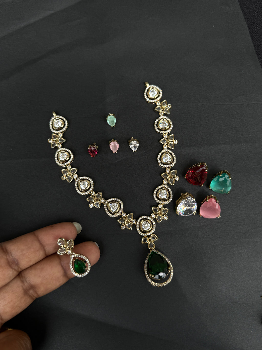 NS368 Chanagle Neckset with Uncut Stones