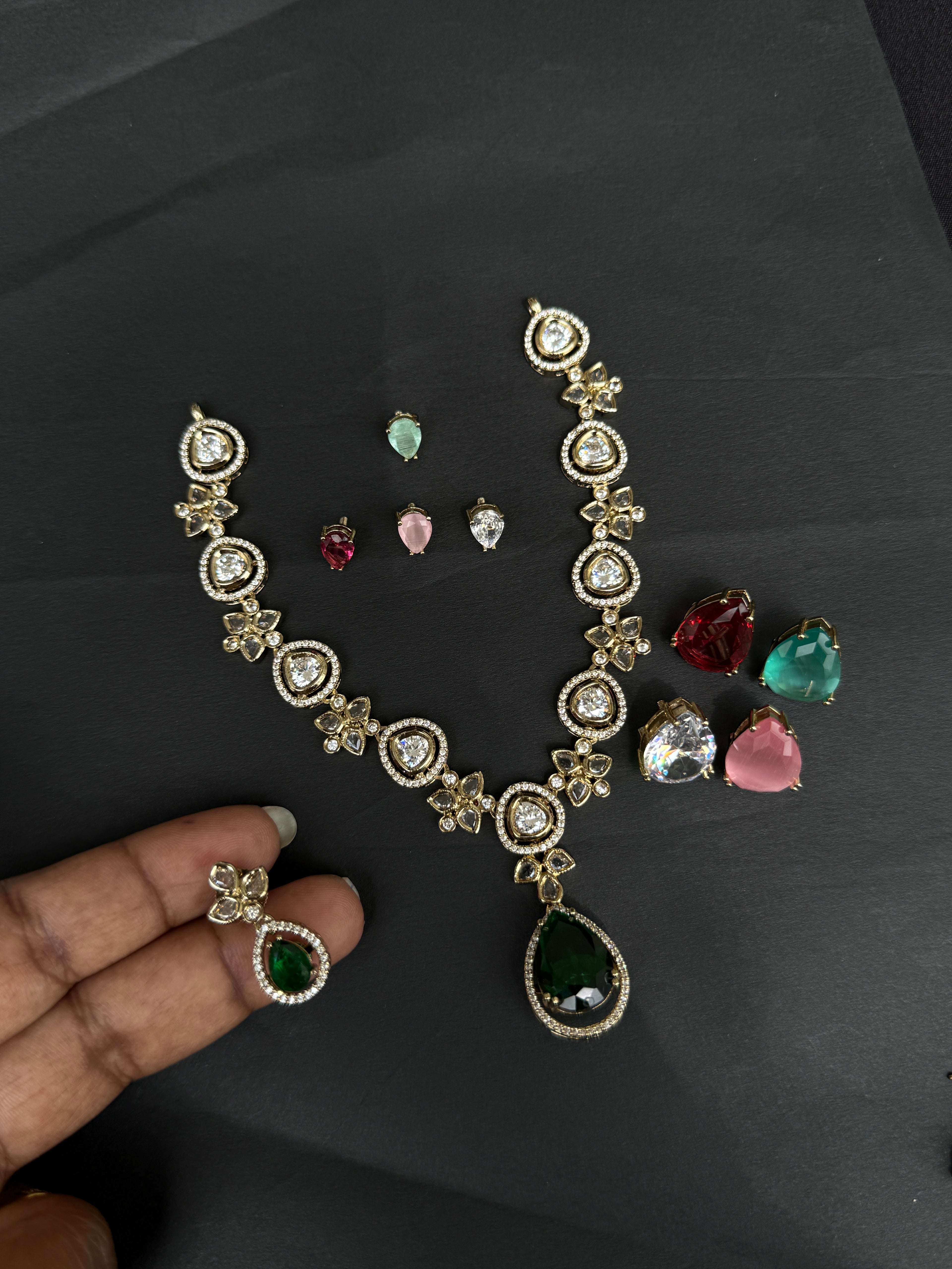 NS368 Chanagle Neckset with Uncut Stones