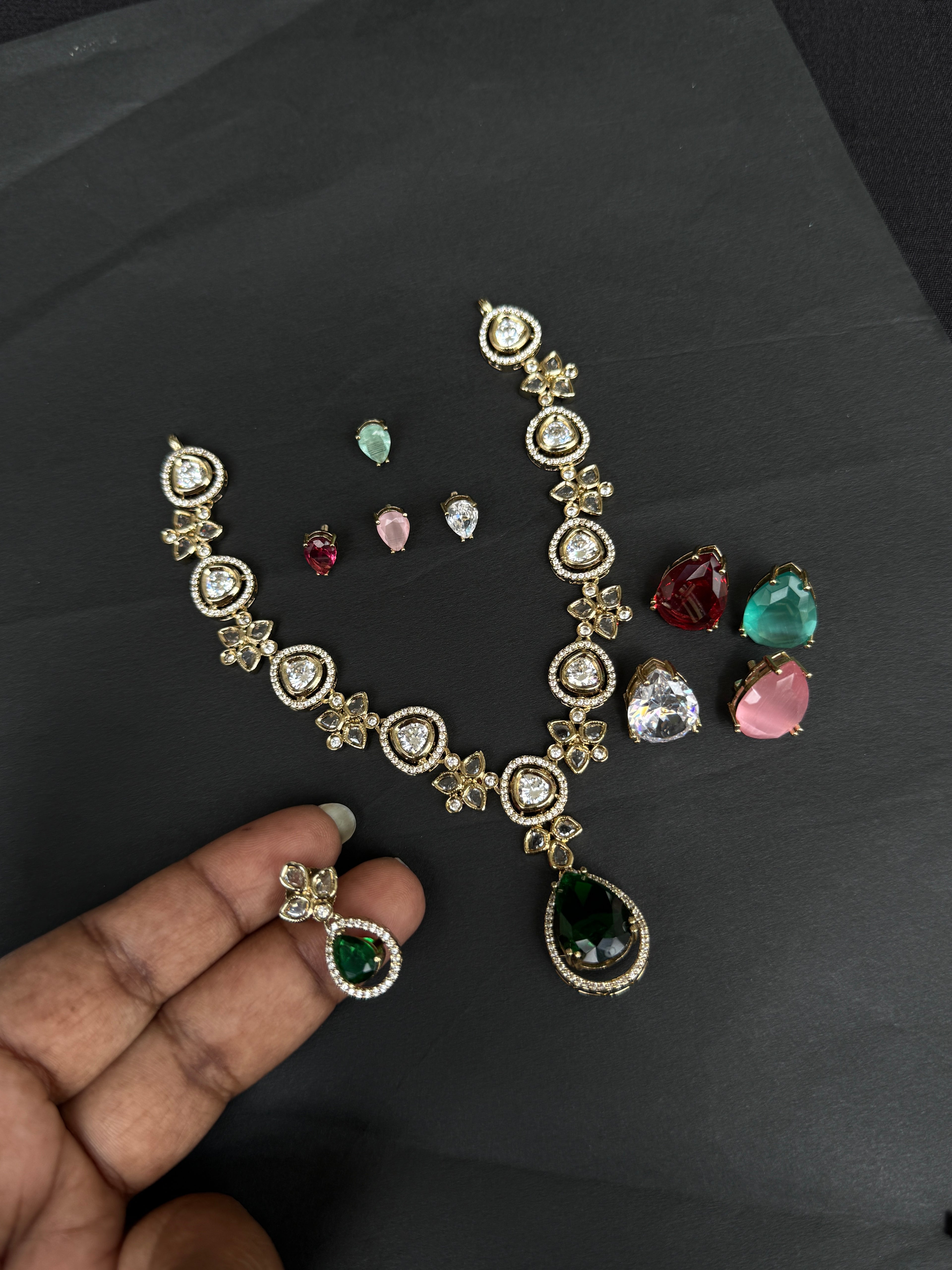 NS368 Chanagle Neckset with Uncut Stones