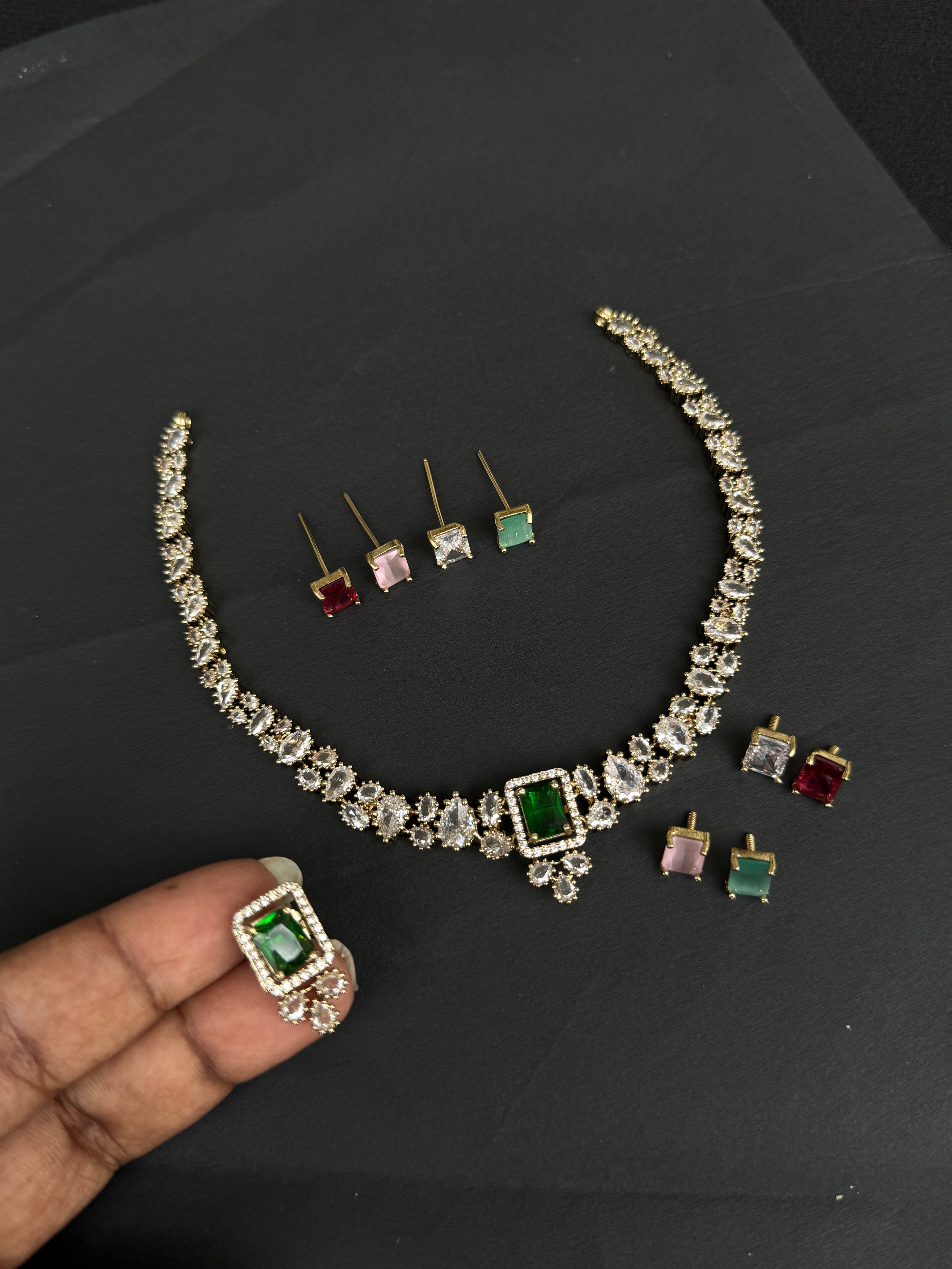 NS436 Changable neckset with uncut stones