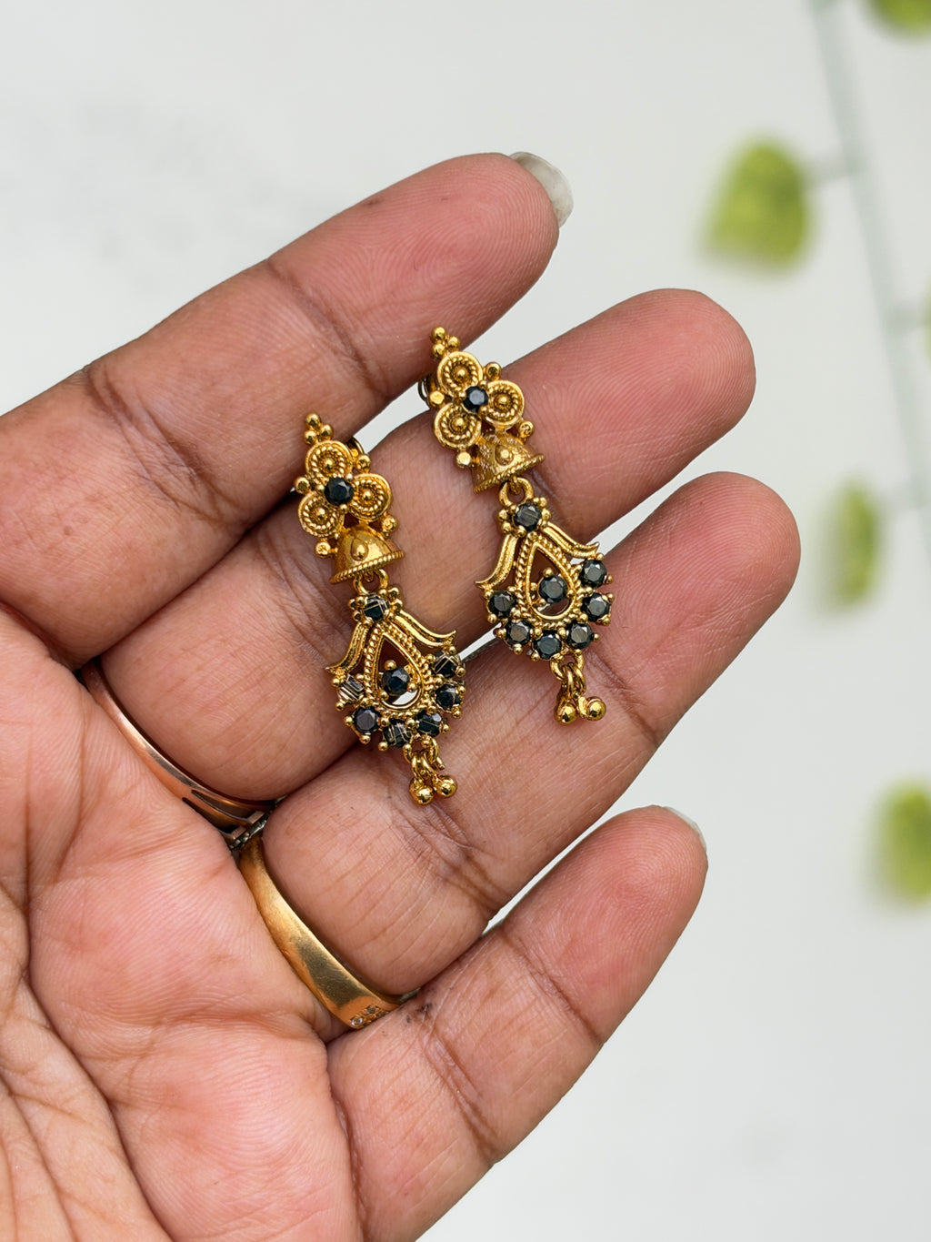 Er923 flower black stones hanging back screw earrings