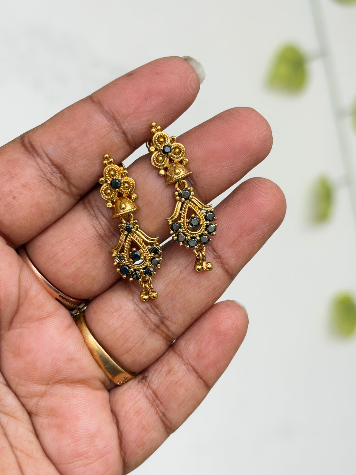 Er923 flower black stones hanging back screw earrings