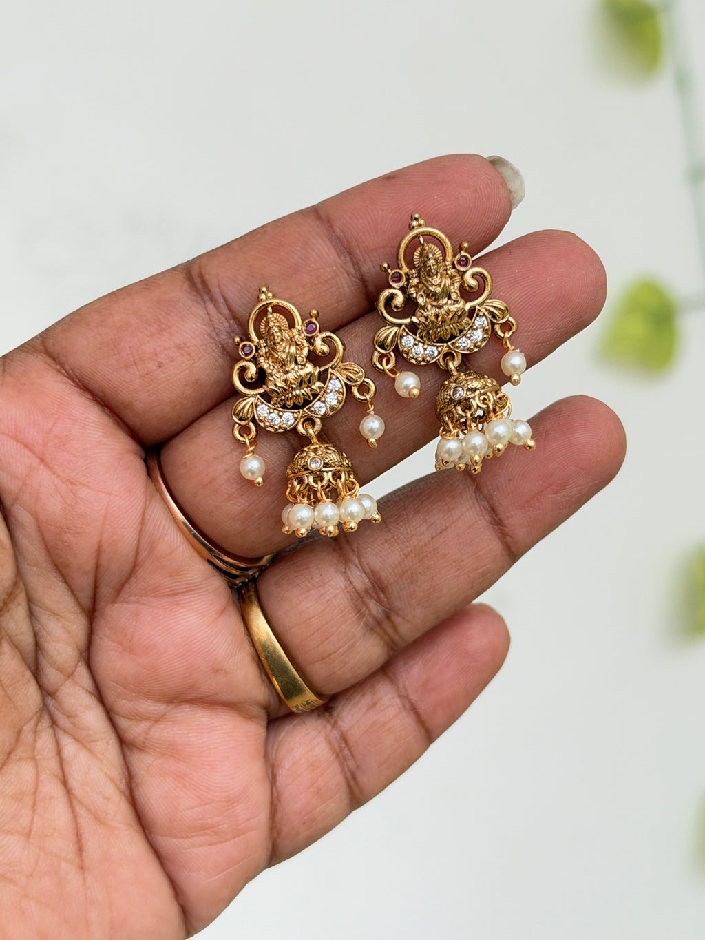 Er921 lakshmidevi peacock buatta  with white beads back screw earrings