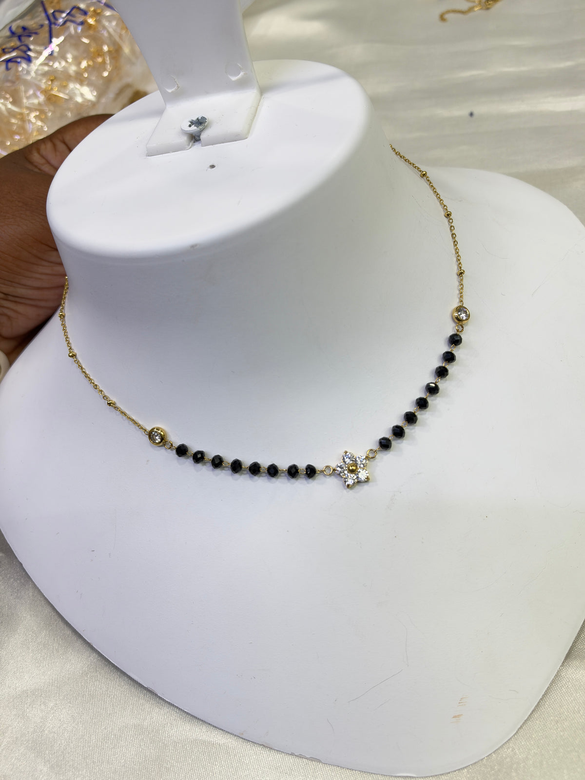 Bb473 anti tarnish single flower 16 to 18 inches adjustable black beads