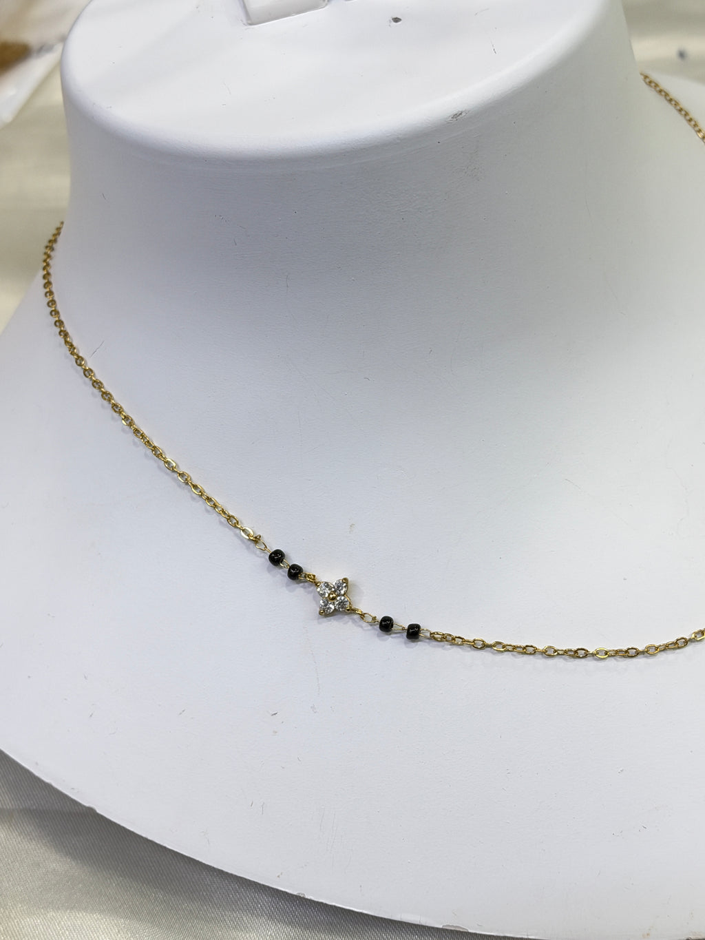 Bb474 anti tarnish said flowers pendent 16 to 18 inches adjustable black beads