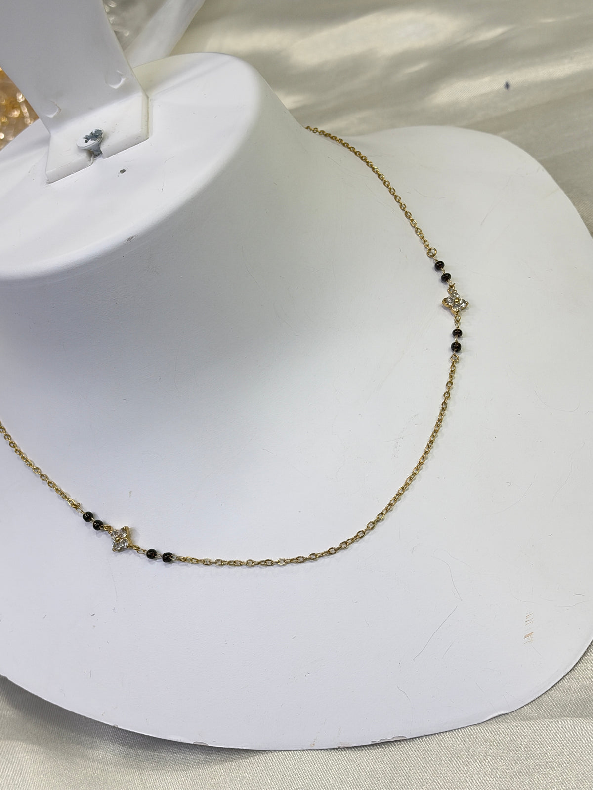 Bb474 anti tarnish said flowers pendent 16 to 18 inches adjustable black beads