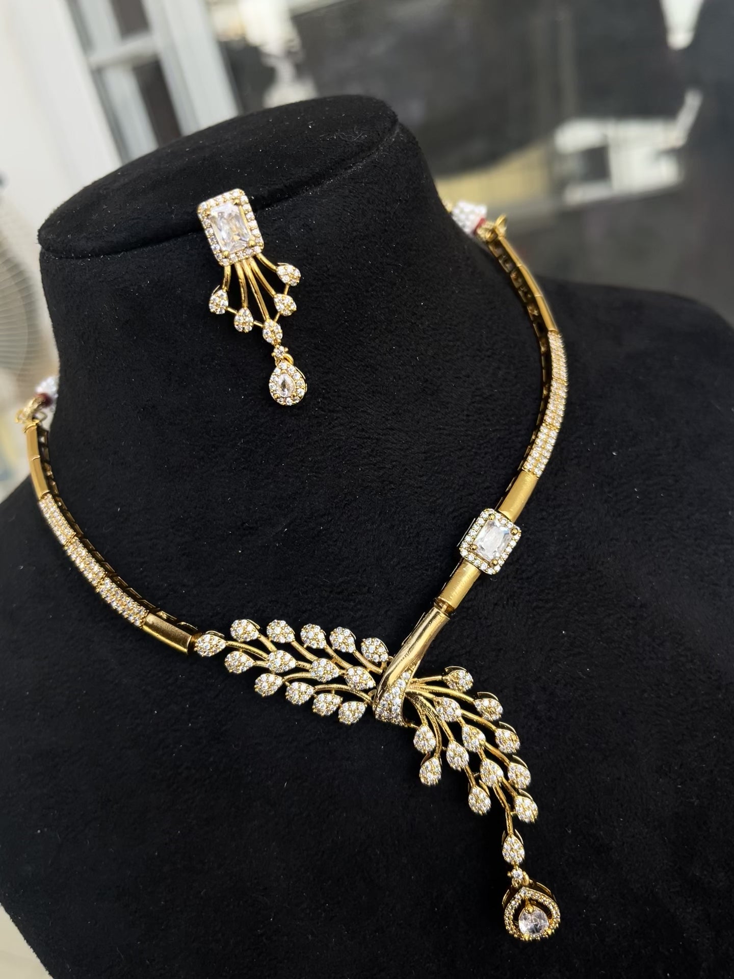 Western Unique Neckset