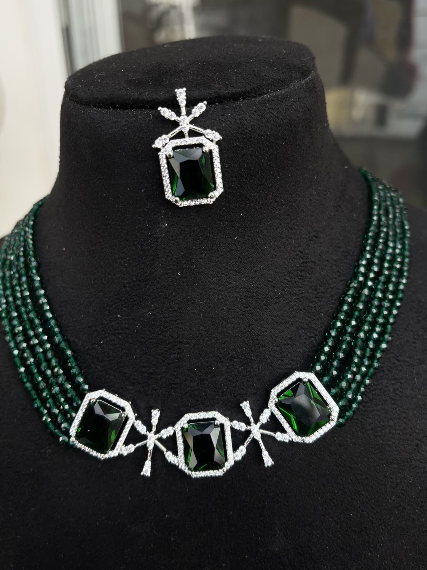 Beads Choker with Diamond Finish Pendent and Earrings pr008