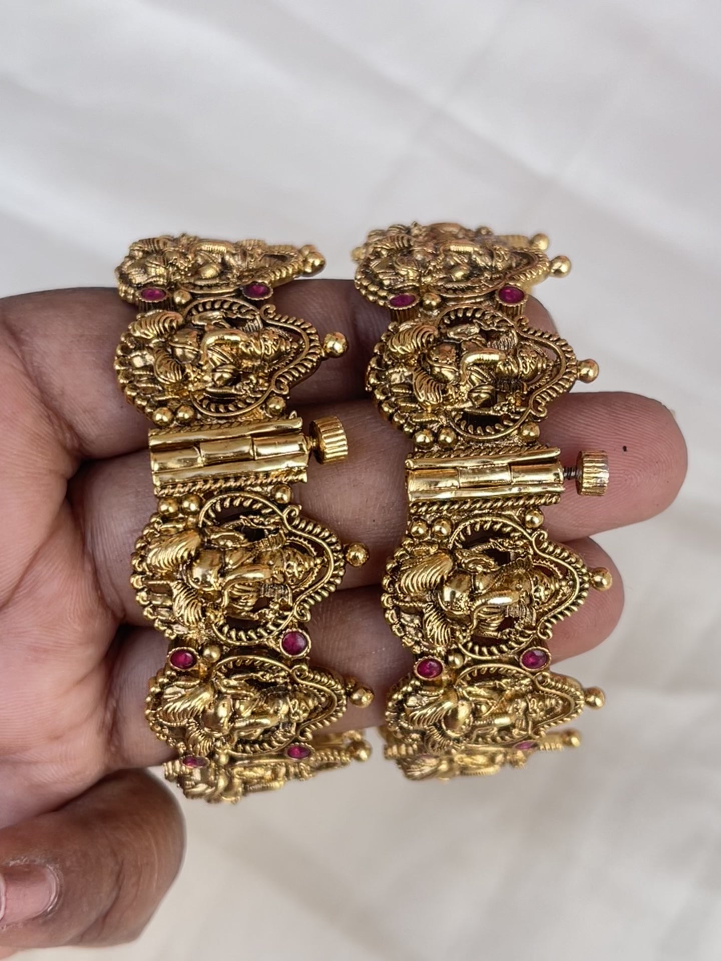 Pair of Bridal wear heavy nakshi bangles. Available in Multiple sizes