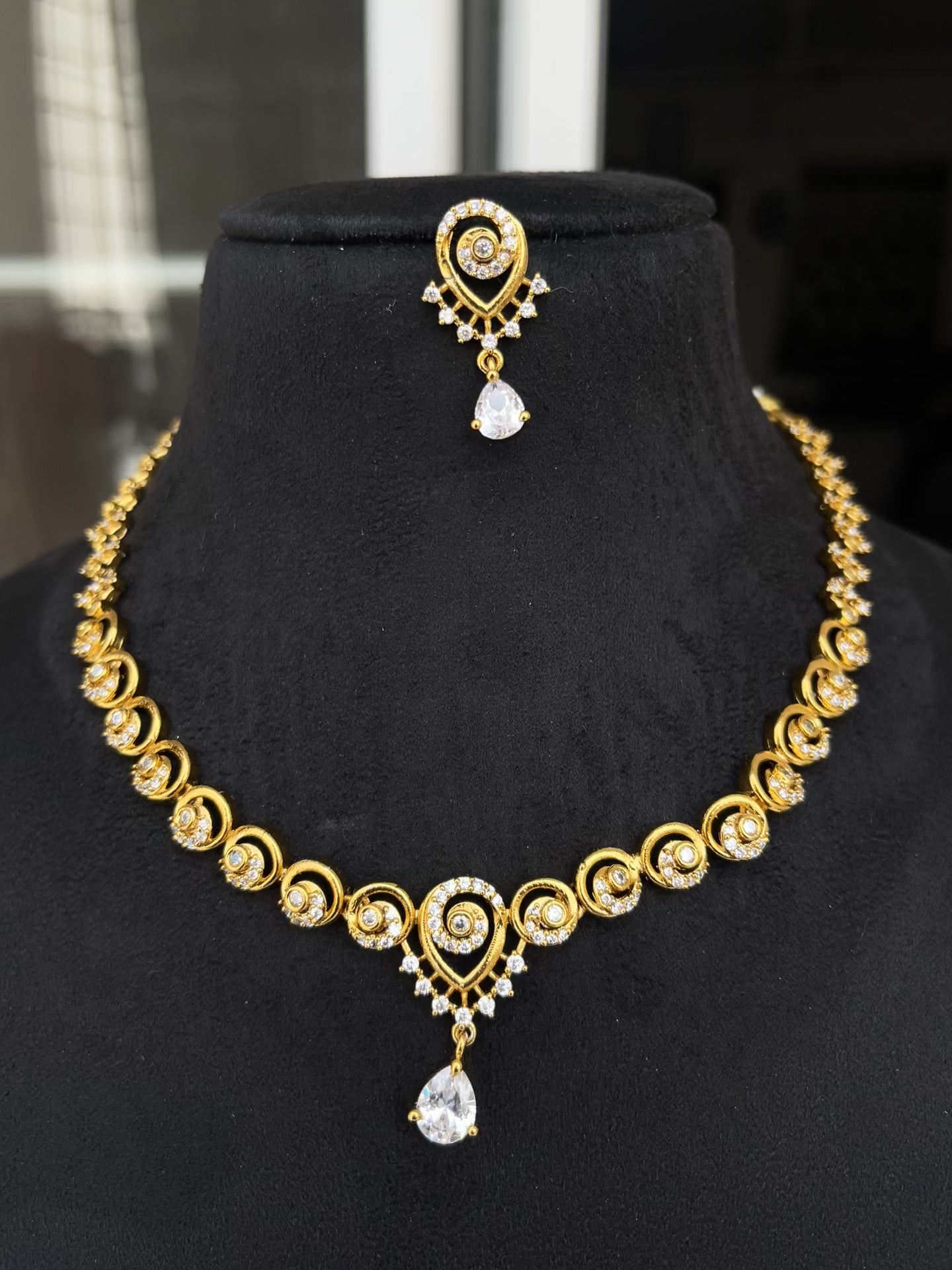 Simple neckset for kids