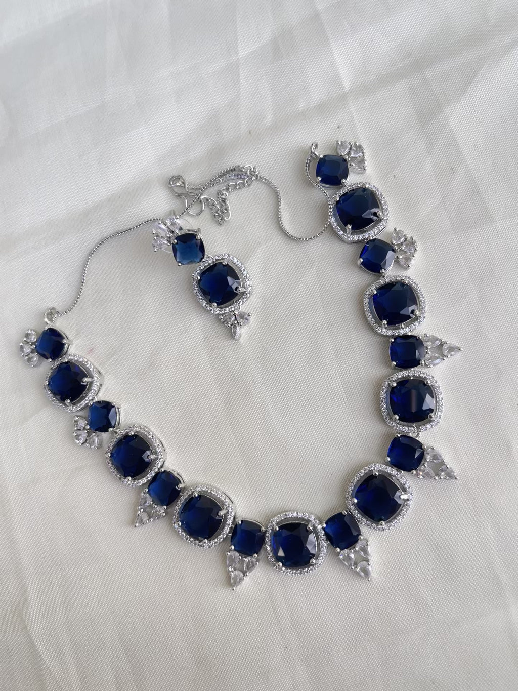 Diamond finish neckset