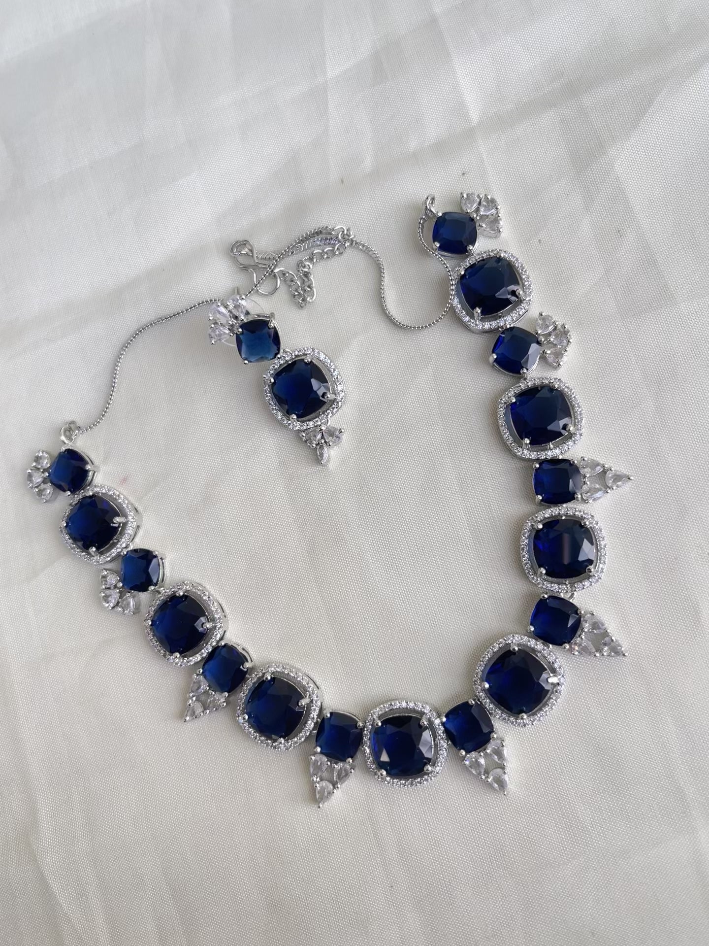 Diamond finish neckset