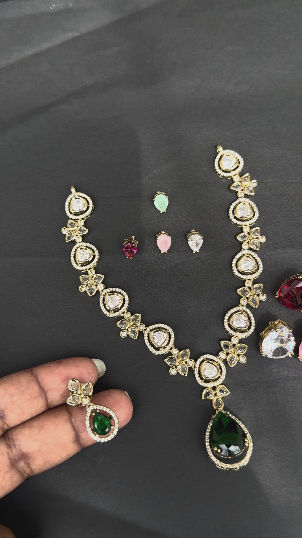 NS368 Chanagle Neckset with Uncut Stones