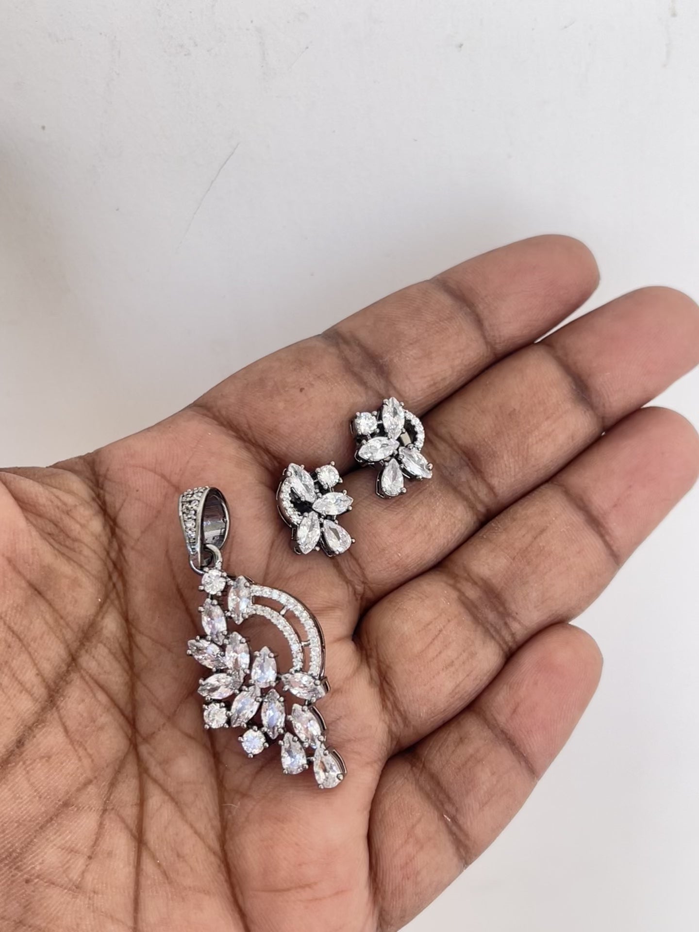 Pendent with earrings