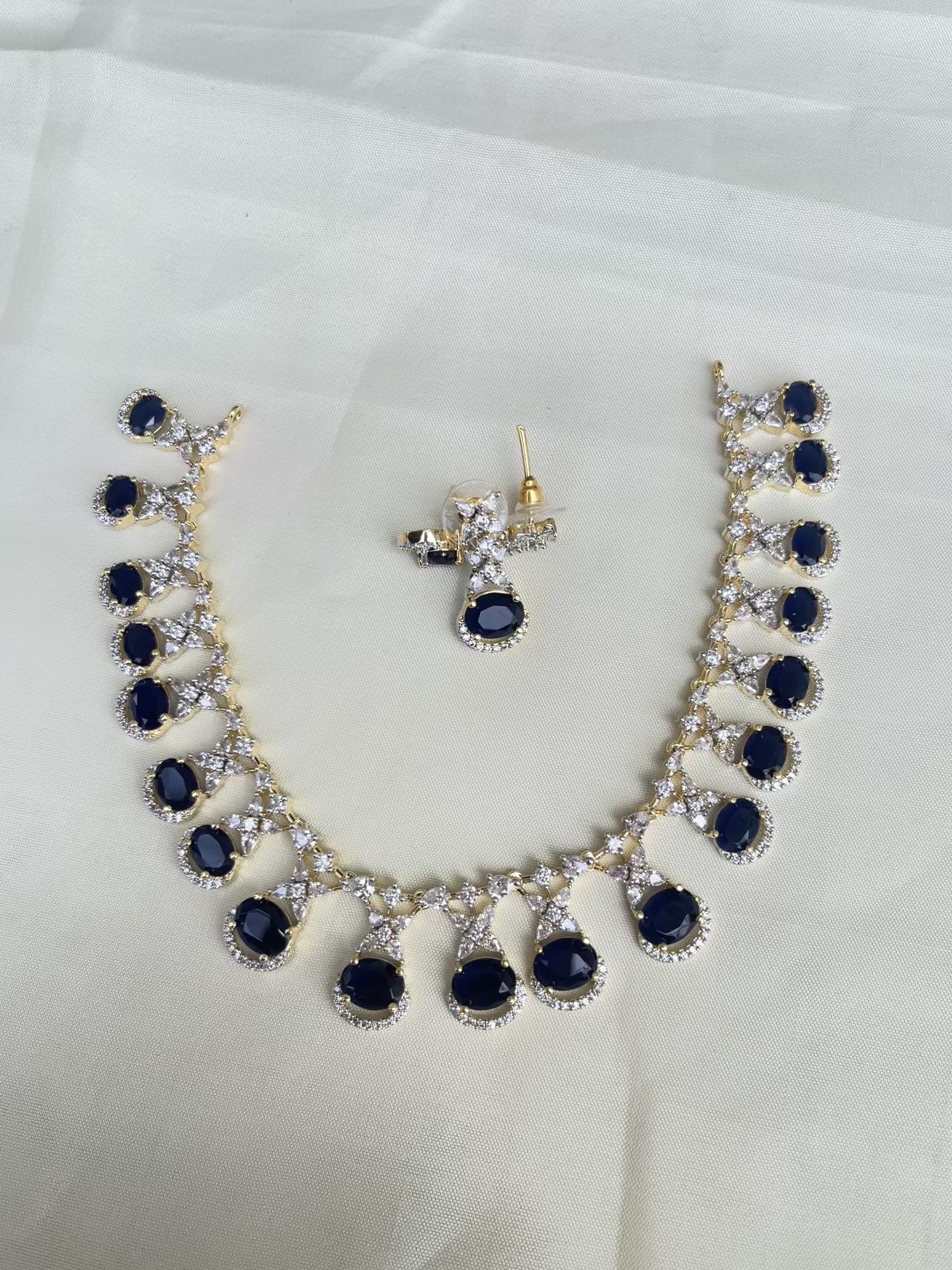 Diamond finish neckset