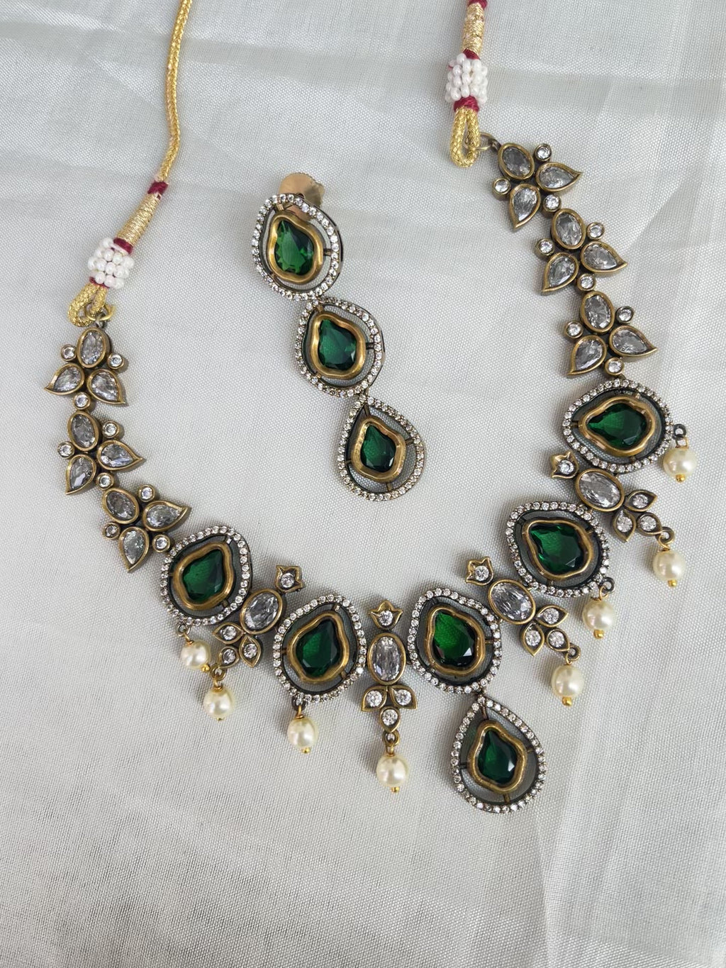 Victorian neckset