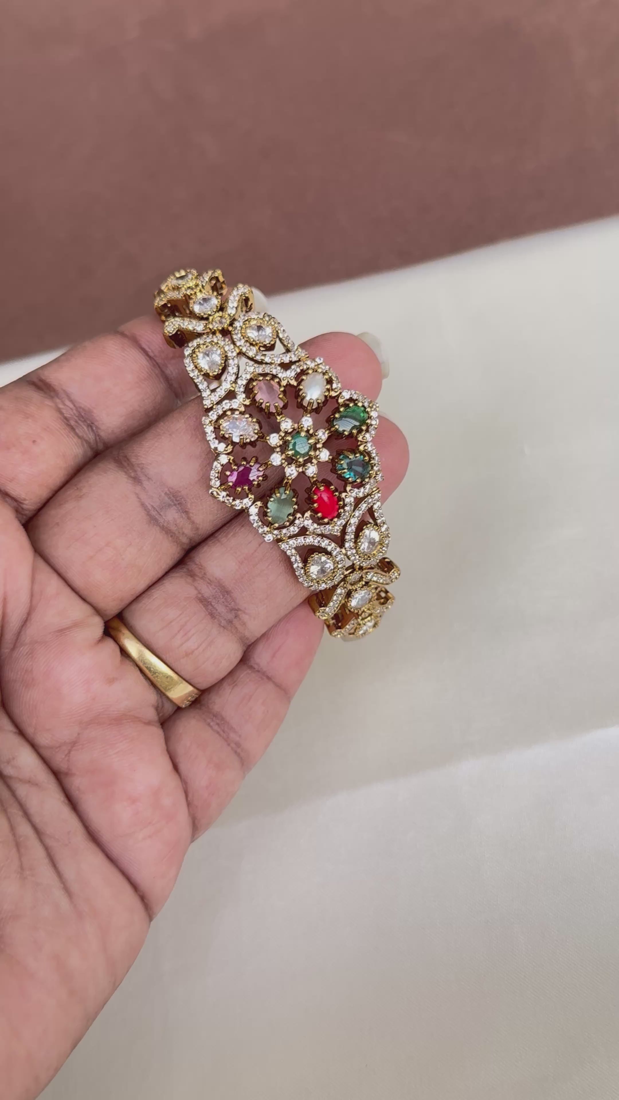 Br522 openable navarathan kada bracelet