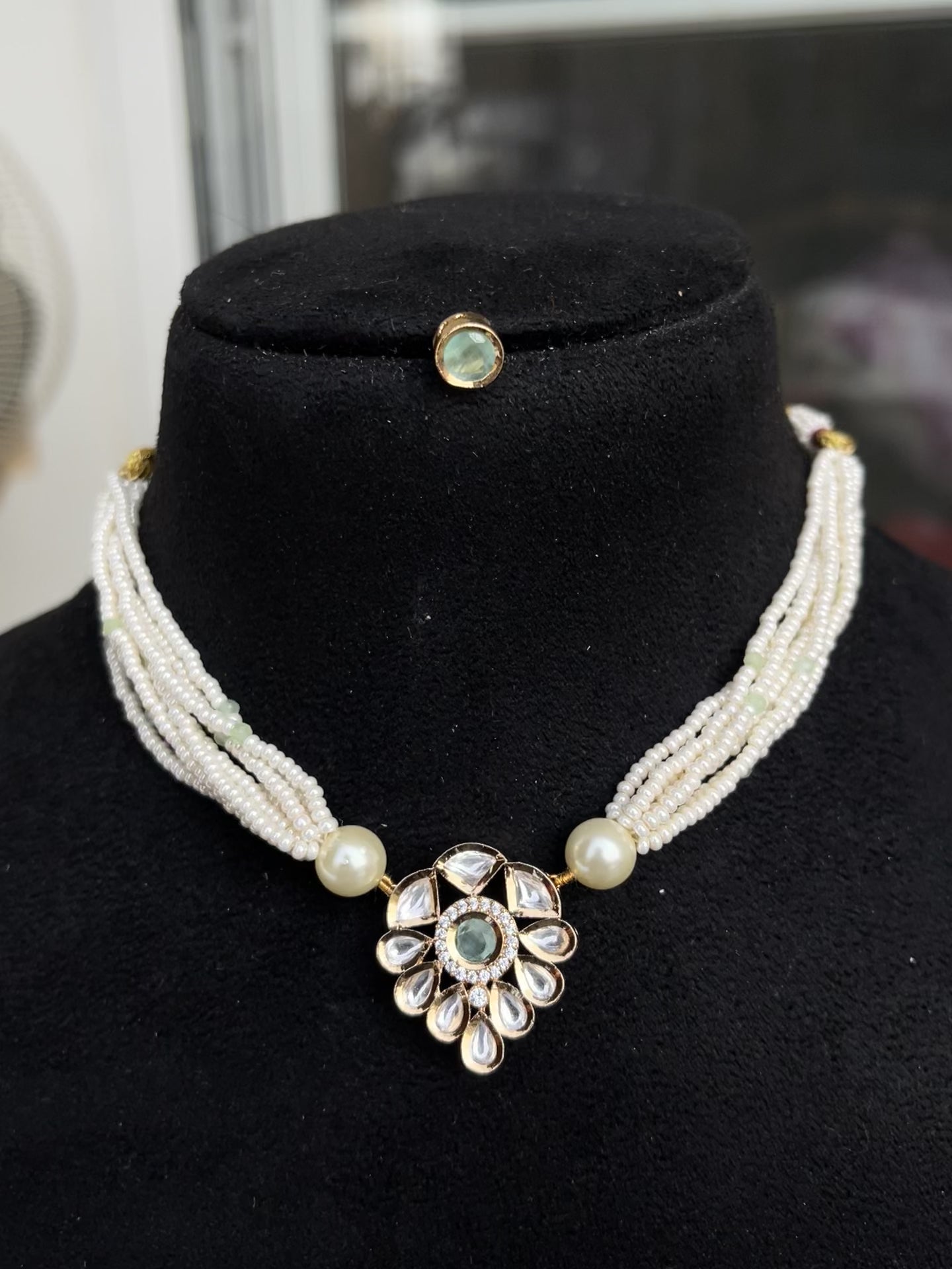 Kundan Choker Simple