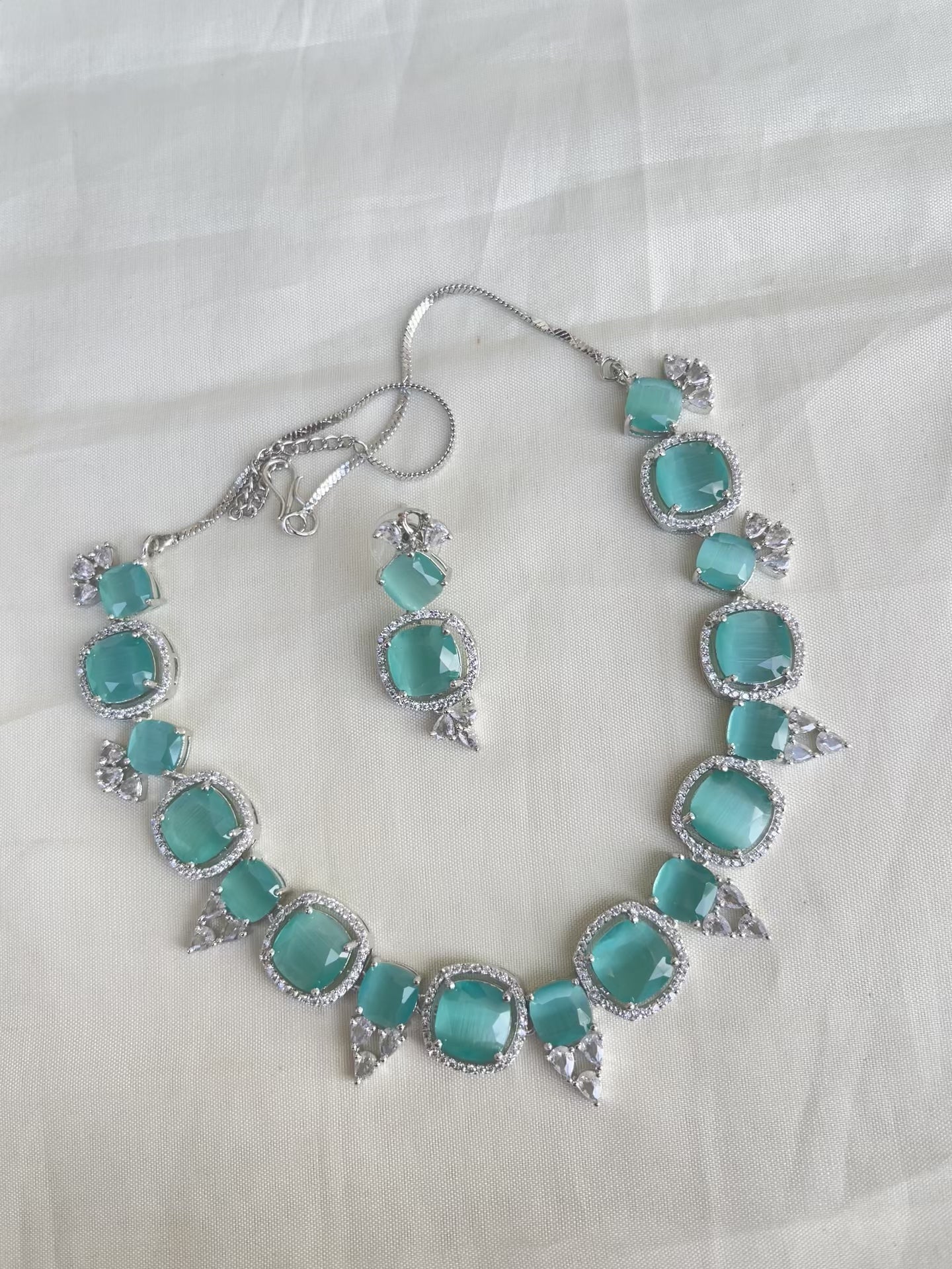 Diamond finish neckset