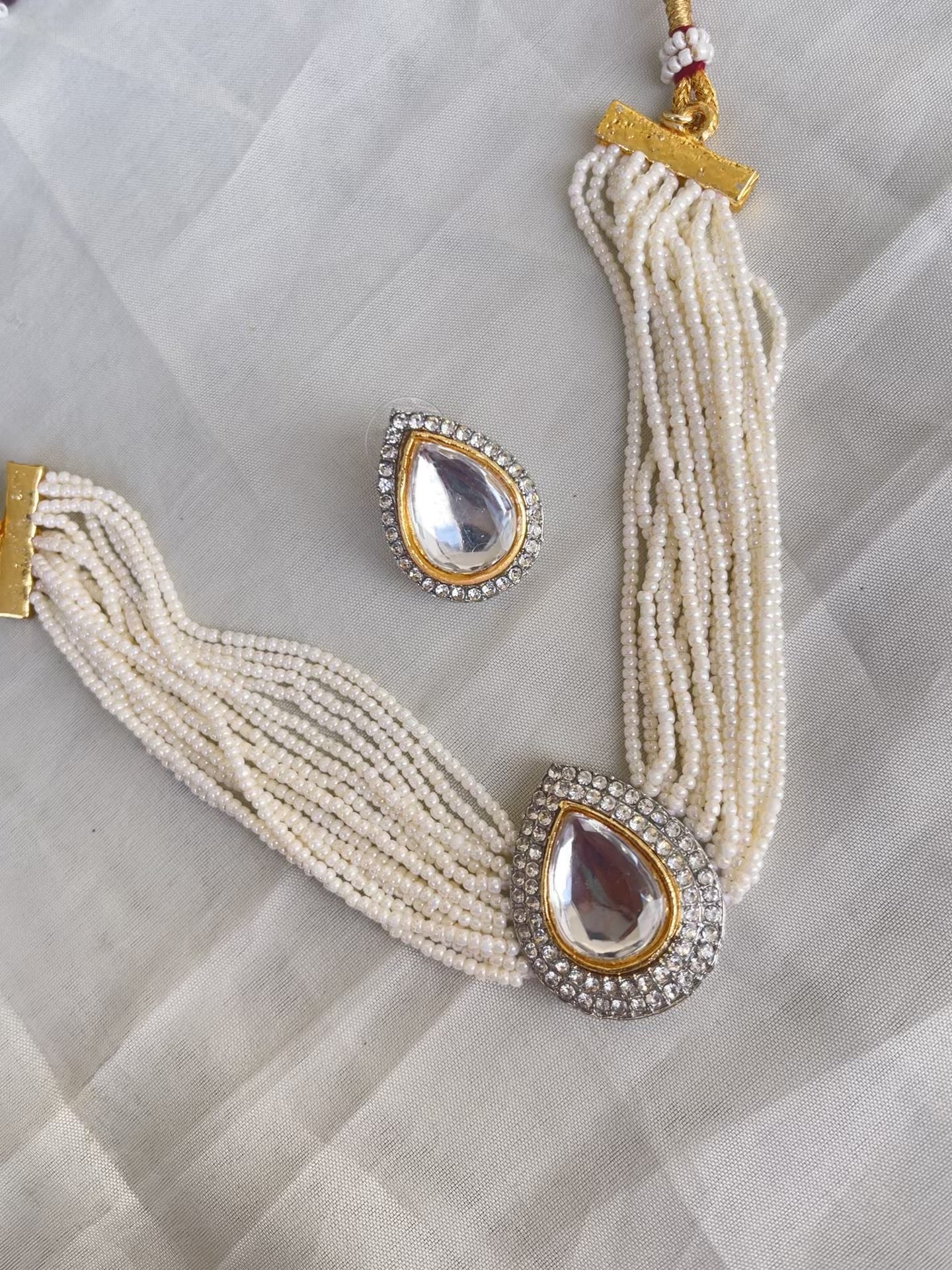 Sugar pearl choker with single Kundan pendent