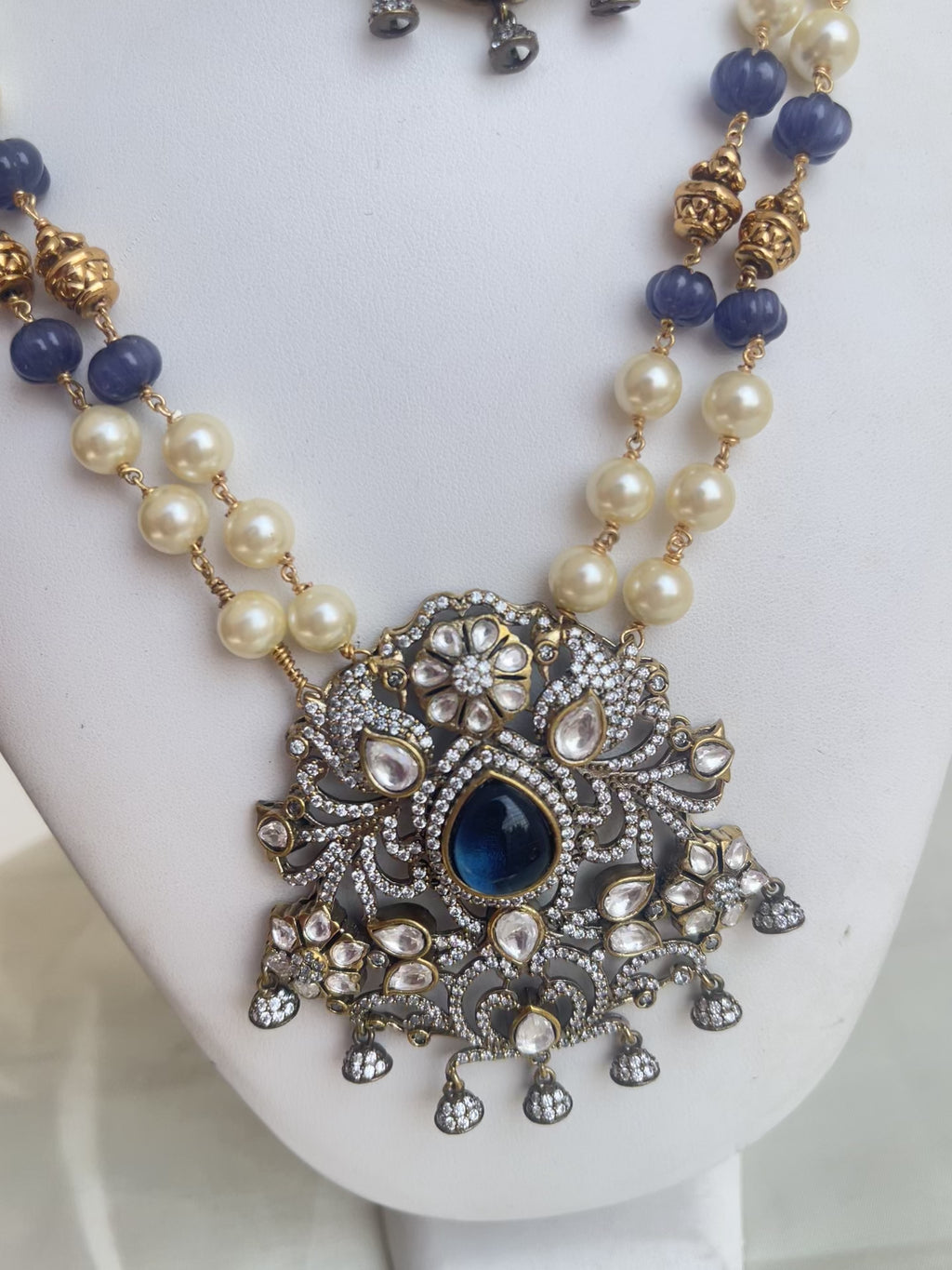 Pearl Victorian pendant with earrings