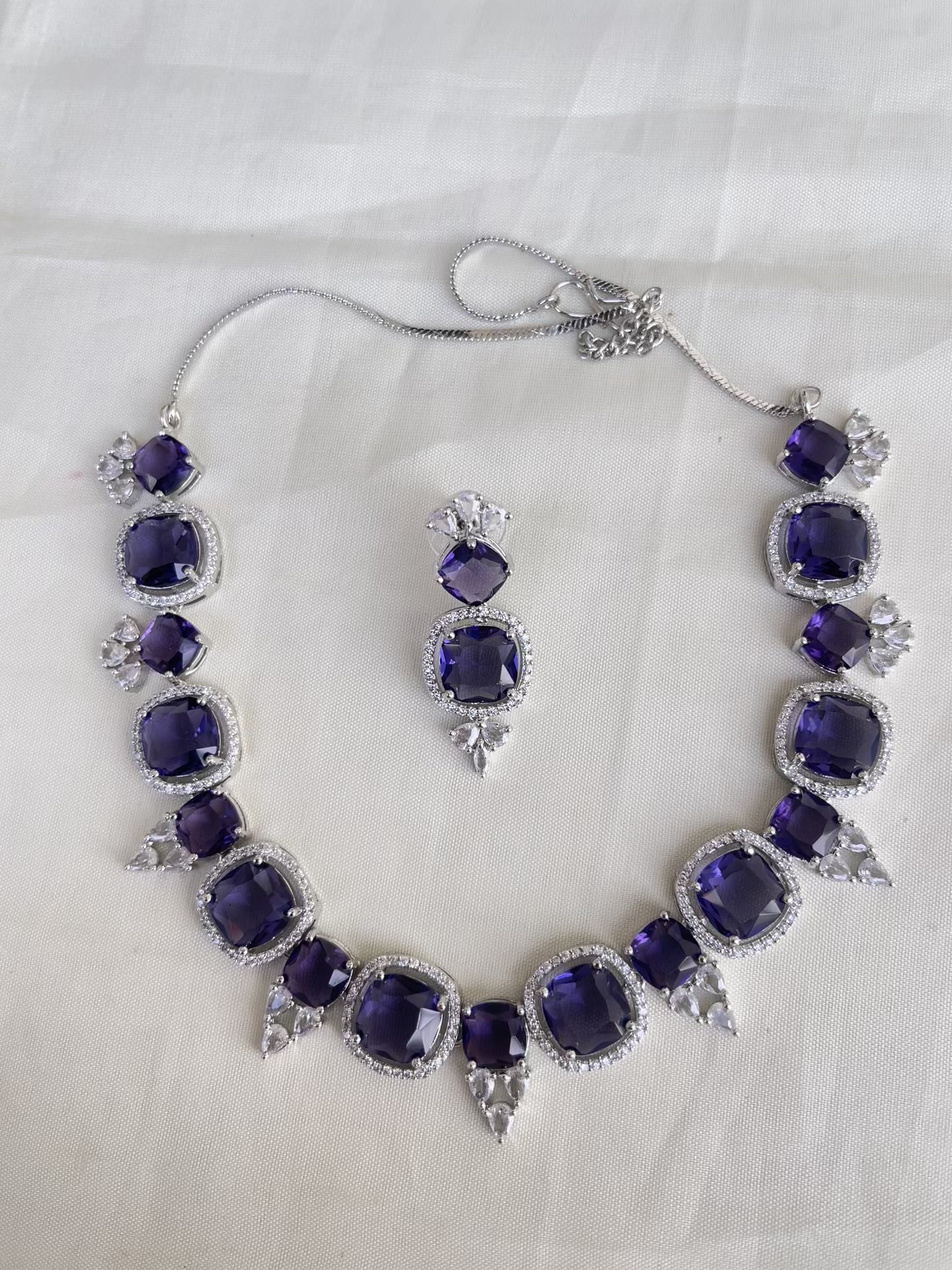 Diamond finish neckset