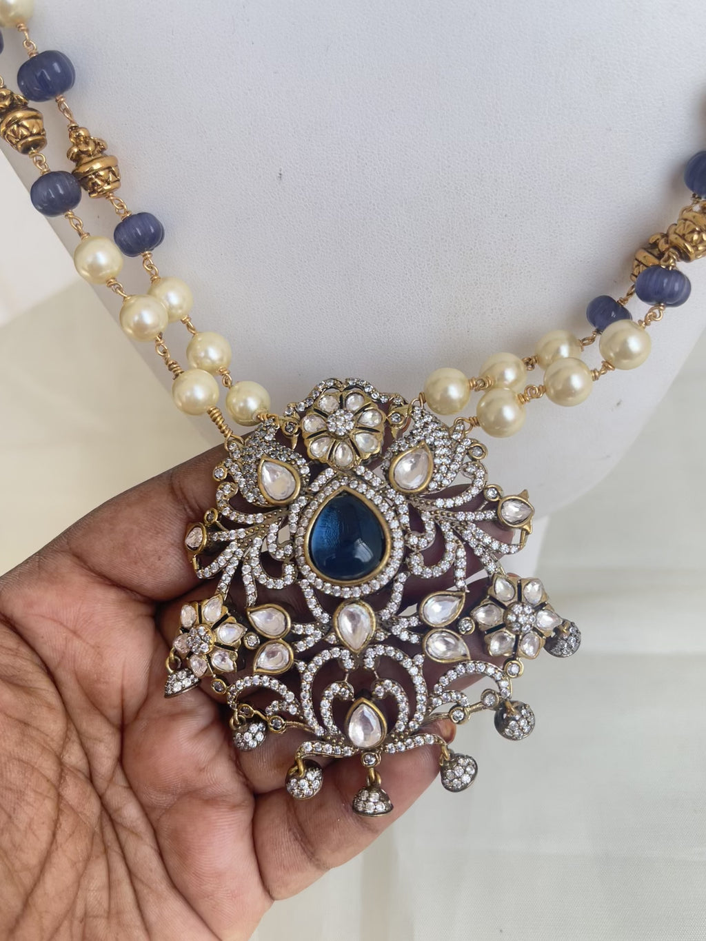 Pearl Victorian pendant with earrings