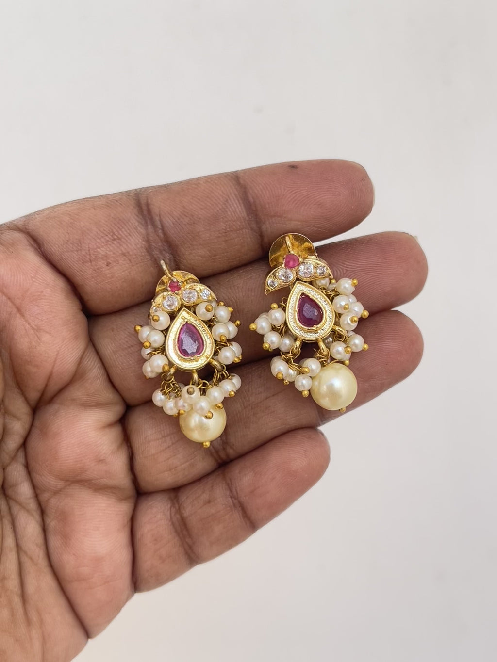 Small pearl studs Earrings