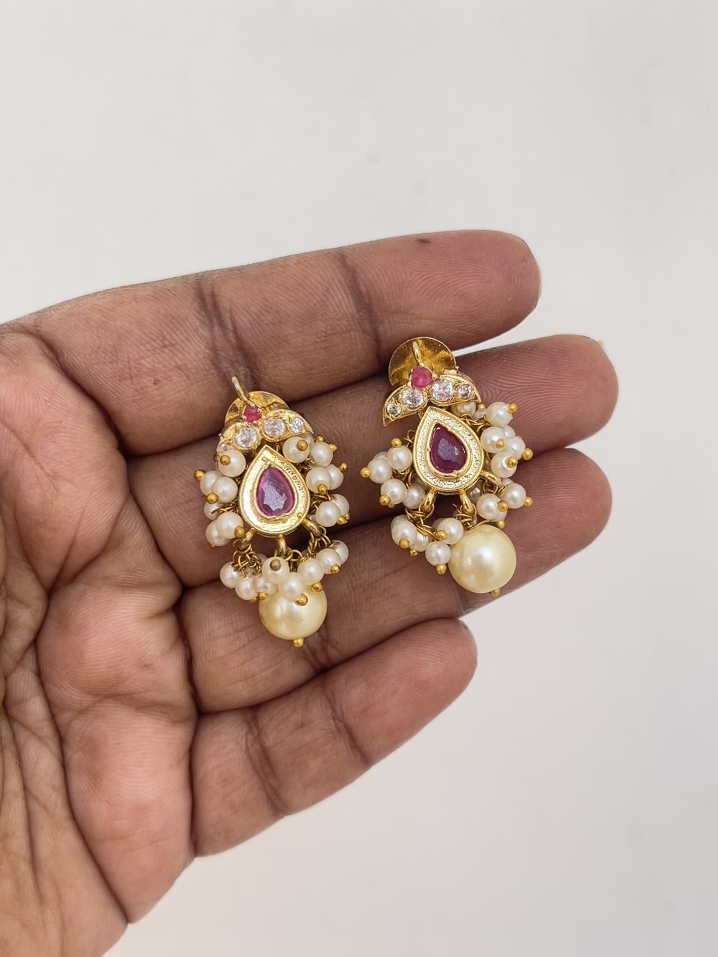 Small pearl studs Earrings