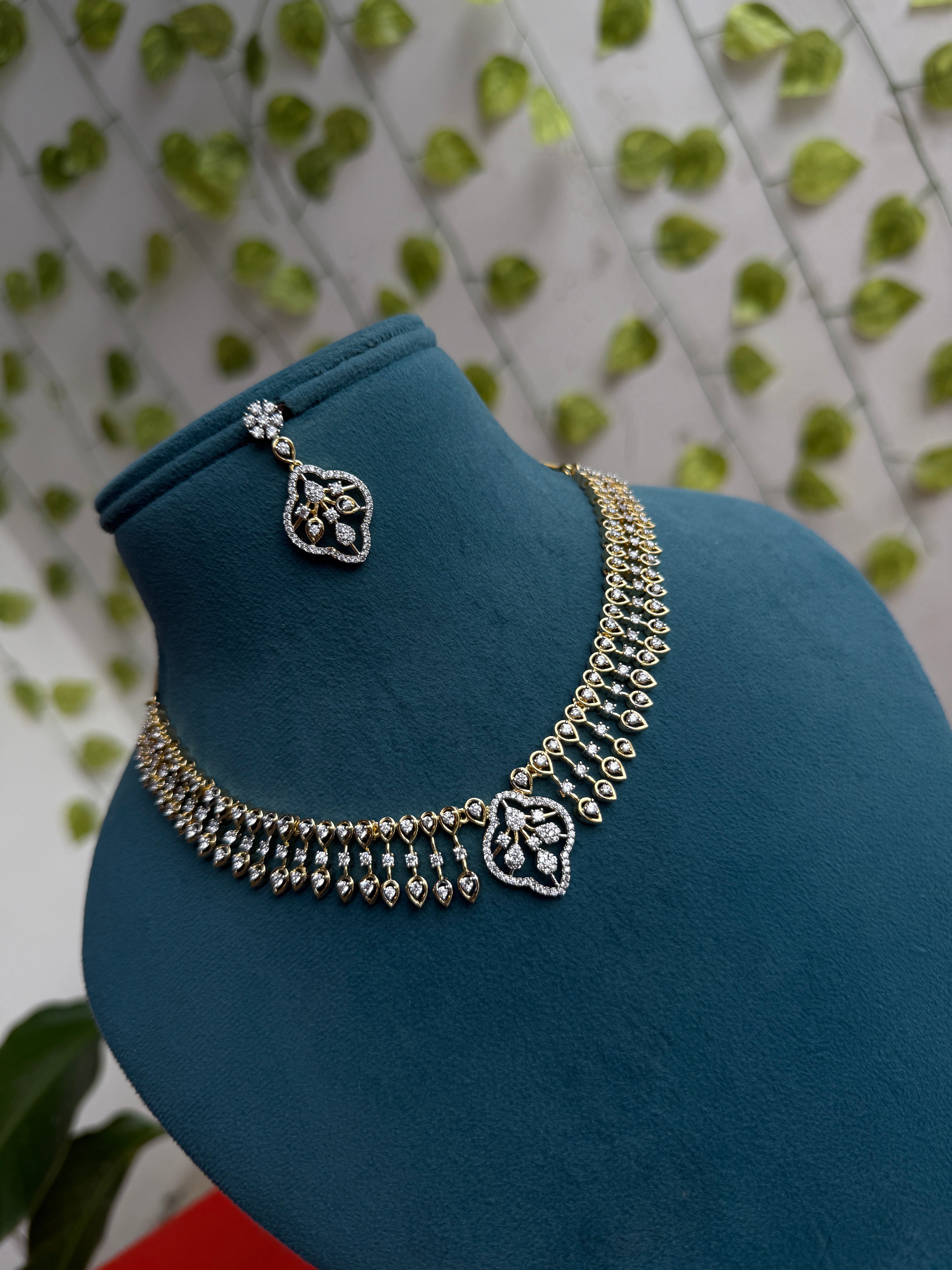 Unique diamond finish short neckset with leaf earrings ns300