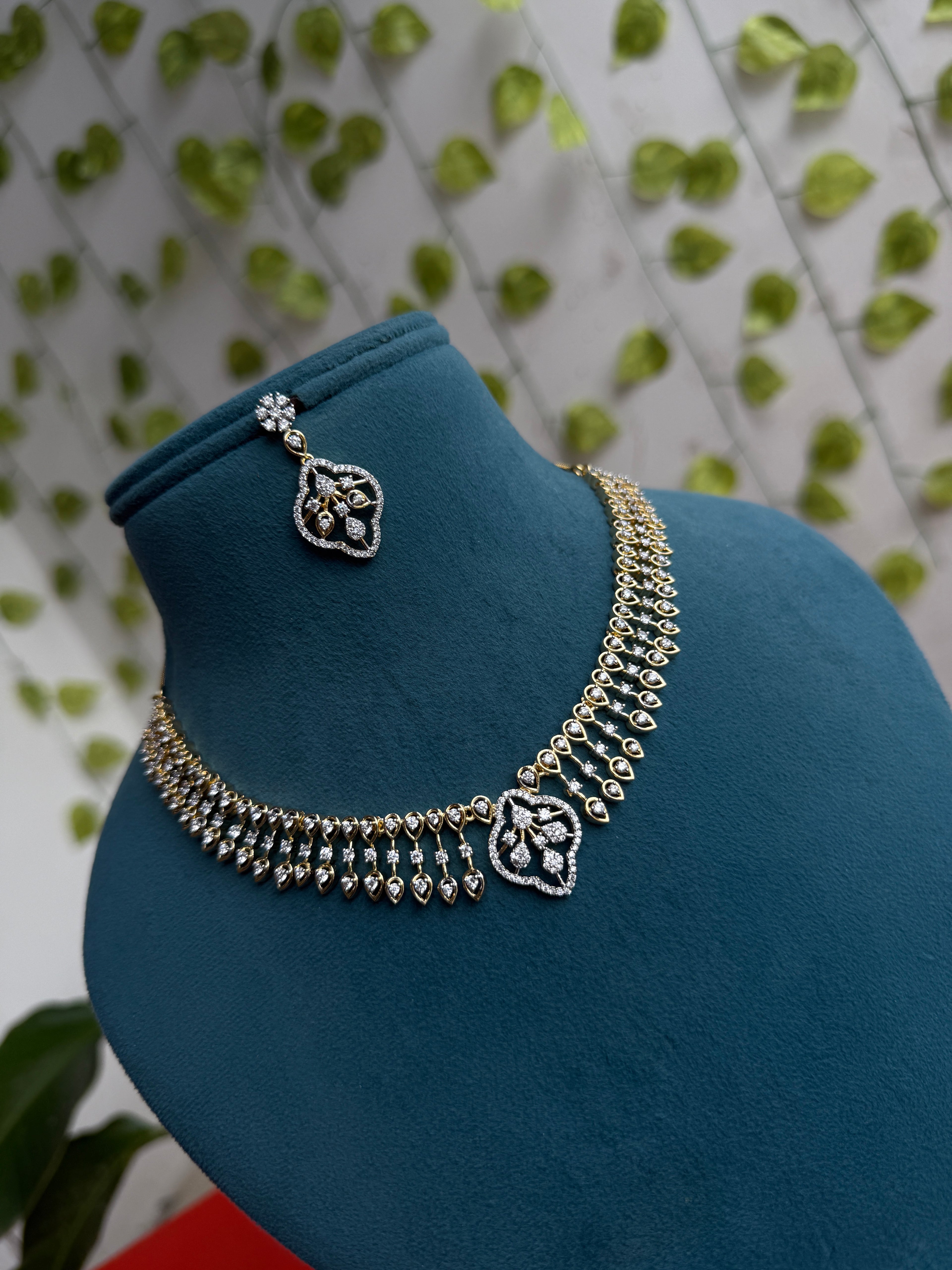 Unique diamond finish short neckset with leaf earrings ns300