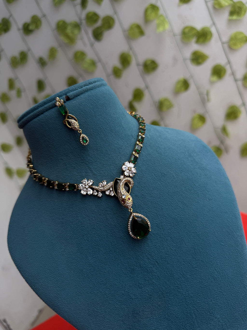 Emerald short Neckset with earrings ns830