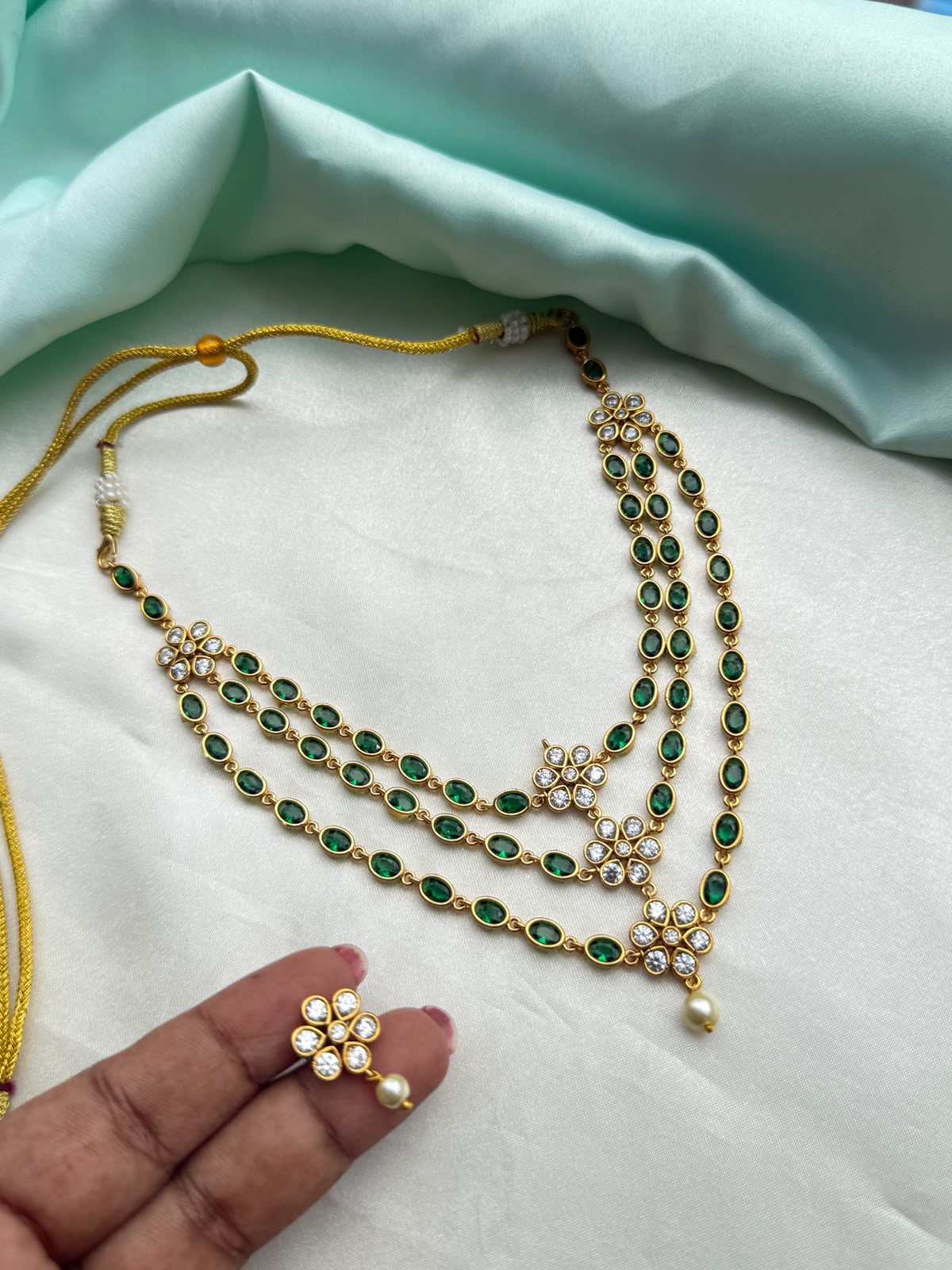 White flowers green stones 3 layers short neckset with earrings