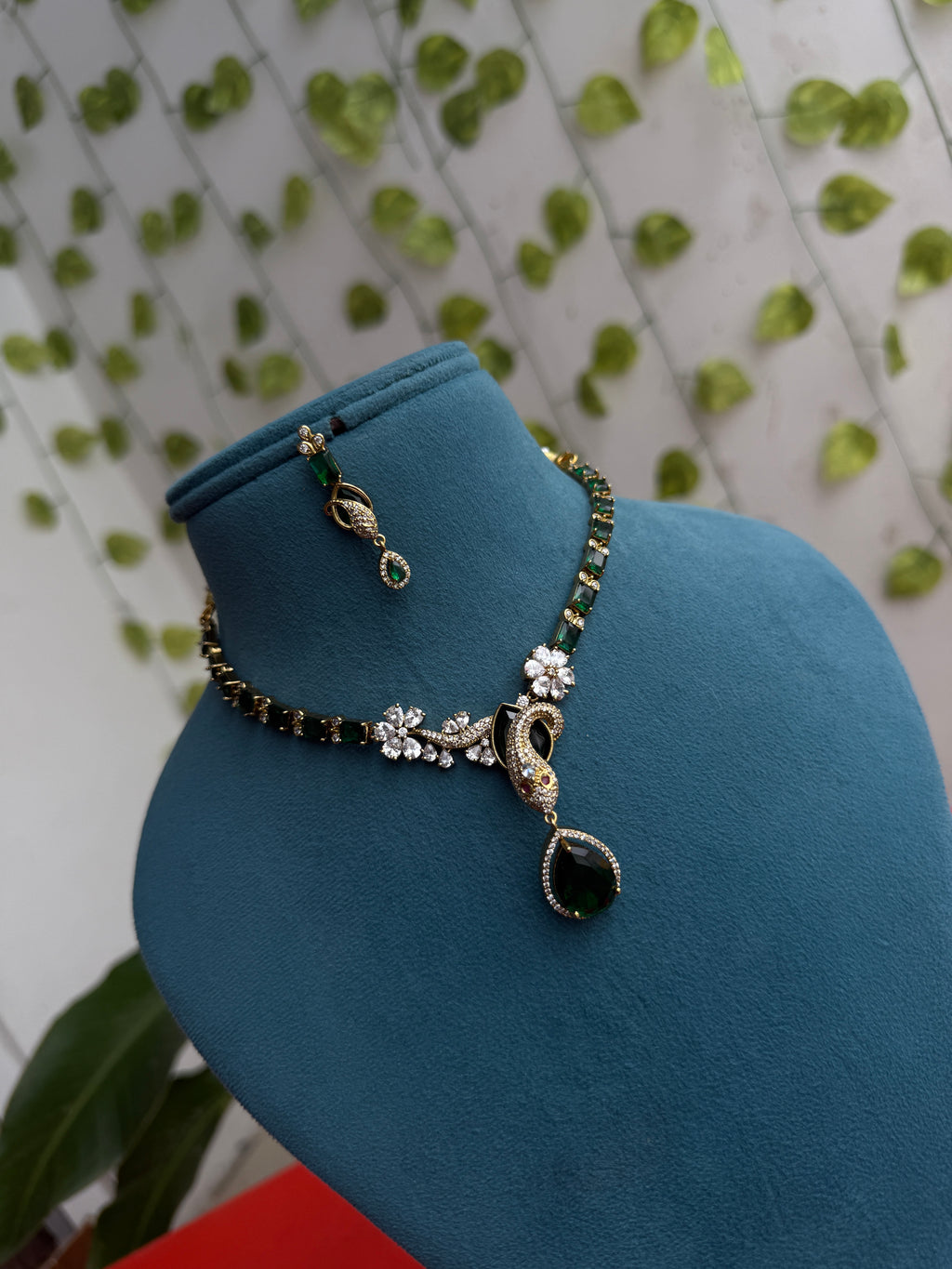 Emerald short Neckset with earrings ns830